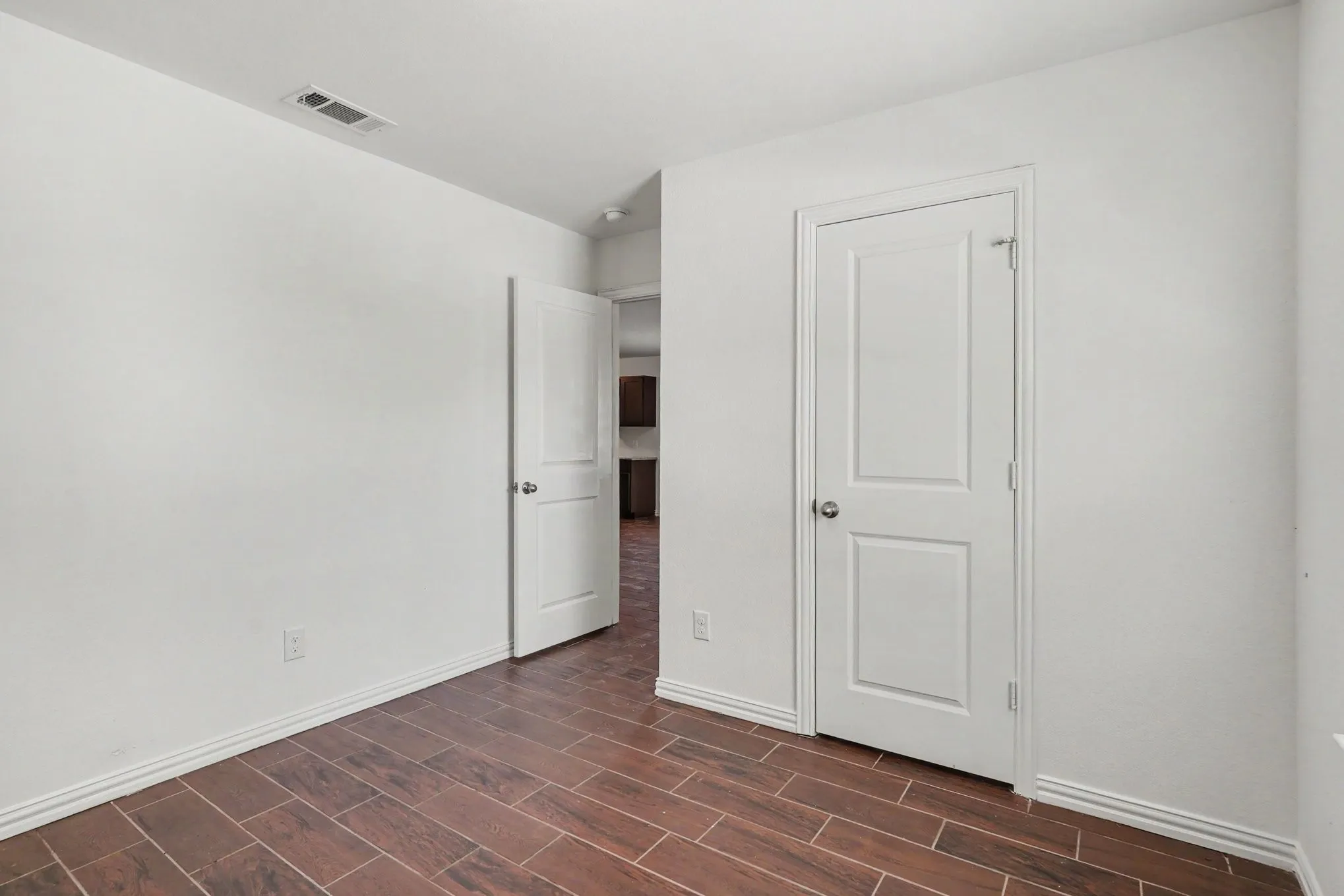 Single Family Residence For Sale in Tarrant County , 1255 E Davis Avenue, Fort Worth, Texas 76104, 3 Bedroom, 1 Bathroom, Garage spaces, 1,027 Sqft, built in 2019, mls#21351215, Real Estate Agent in Fort Worth, Homes For Sale in Tarrant county, Homes For Sale in Fort Worth, Realtor in Fort Worth Texas, Real Estate Brokerage Independent Realty Texas, Luminita Cordes Realtor