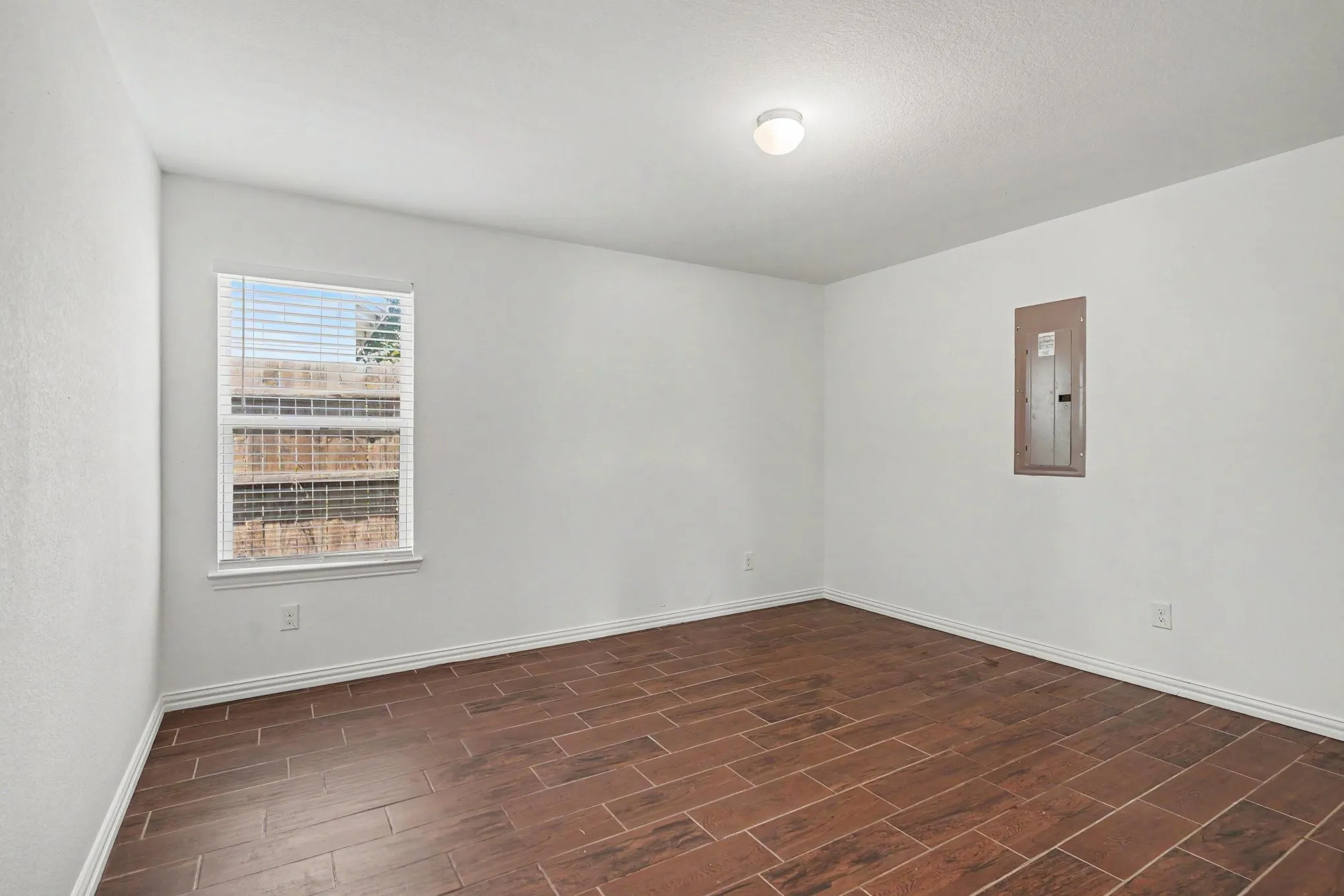 Single Family Residence For Sale in Tarrant County , 1255 E Davis Avenue, Fort Worth, Texas 76104, 3 Bedroom, 1 Bathroom, Garage spaces, 1,027 Sqft, built in 2019, mls#21351215, Real Estate Agent in Fort Worth, Homes For Sale in Tarrant county, Homes For Sale in Fort Worth, Realtor in Fort Worth Texas, Real Estate Brokerage Independent Realty Texas, Luminita Cordes Realtor