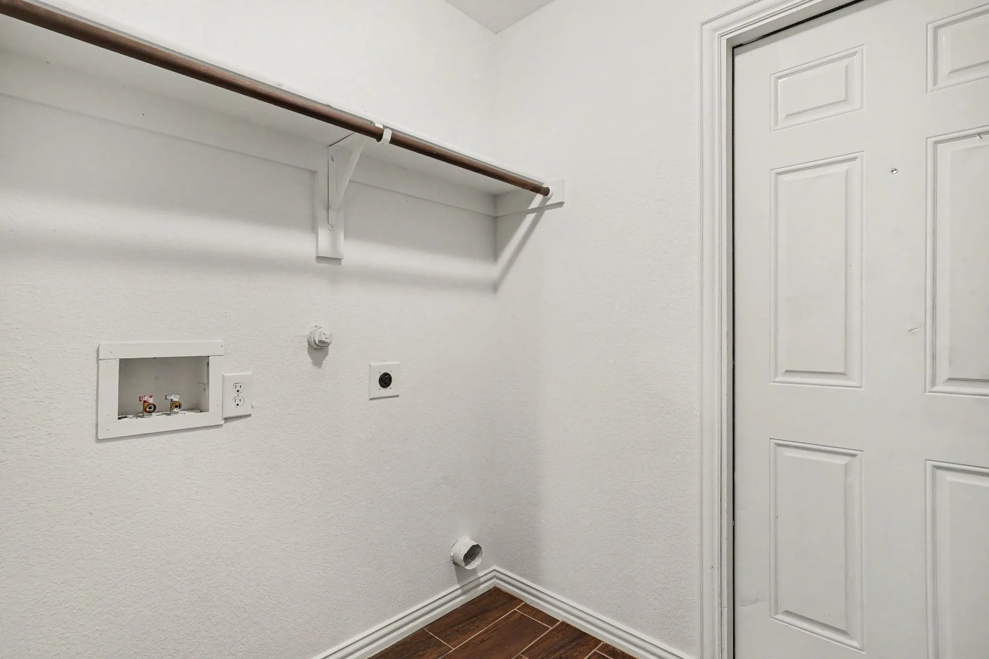 Single Family Residence For Sale in Tarrant County , 1255 E Davis Avenue, Fort Worth, Texas 76104, 3 Bedroom, 1 Bathroom, Garage spaces, 1,027 Sqft, built in 2019, mls#21351215, Real Estate Agent in Fort Worth, Homes For Sale in Tarrant county, Homes For Sale in Fort Worth, Realtor in Fort Worth Texas, Real Estate Brokerage Independent Realty Texas, Luminita Cordes Realtor