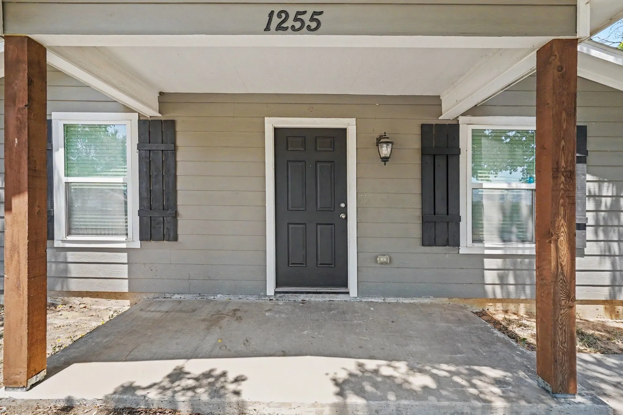 Single Family Residence For Sale in Tarrant County , 1255 E Davis Avenue, Fort Worth, Texas 76104, 3 Bedroom, 1 Bathroom, Garage spaces, 1,027 Sqft, built in 2019, mls#21351215, Real Estate Agent in Fort Worth, Homes For Sale in Tarrant county, Homes For Sale in Fort Worth, Realtor in Fort Worth Texas, Real Estate Brokerage Independent Realty Texas, Luminita Cordes Realtor