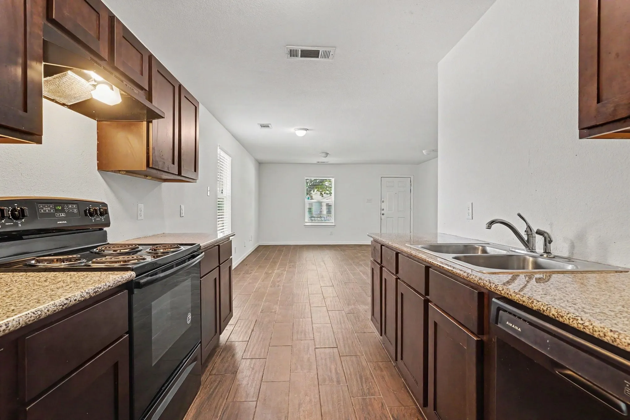 Single Family Residence For Sale in Tarrant County , 1255 E Davis Avenue, Fort Worth, Texas 76104, 3 Bedroom, 1 Bathroom, Garage spaces, 1,027 Sqft, built in 2019, mls#21351215, Real Estate Agent in Fort Worth, Homes For Sale in Tarrant county, Homes For Sale in Fort Worth, Realtor in Fort Worth Texas, Real Estate Brokerage Independent Realty Texas, Luminita Cordes Realtor