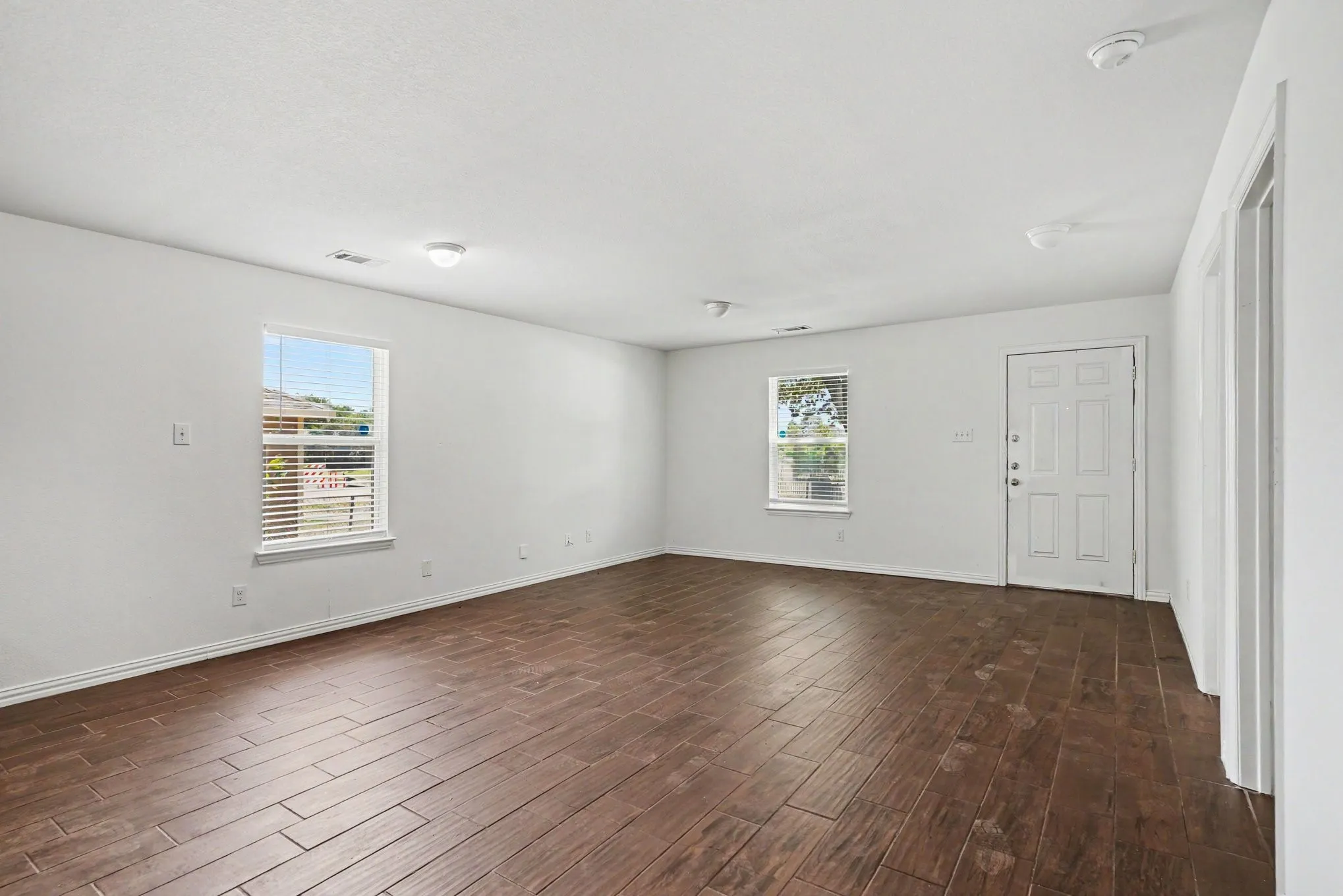 Single Family Residence For Sale in Tarrant County , 1255 E Davis Avenue, Fort Worth, Texas 76104, 3 Bedroom, 1 Bathroom, Garage spaces, 1,027 Sqft, built in 2019, mls#21351215, Real Estate Agent in Fort Worth, Homes For Sale in Tarrant county, Homes For Sale in Fort Worth, Realtor in Fort Worth Texas, Real Estate Brokerage Independent Realty Texas, Luminita Cordes Realtor