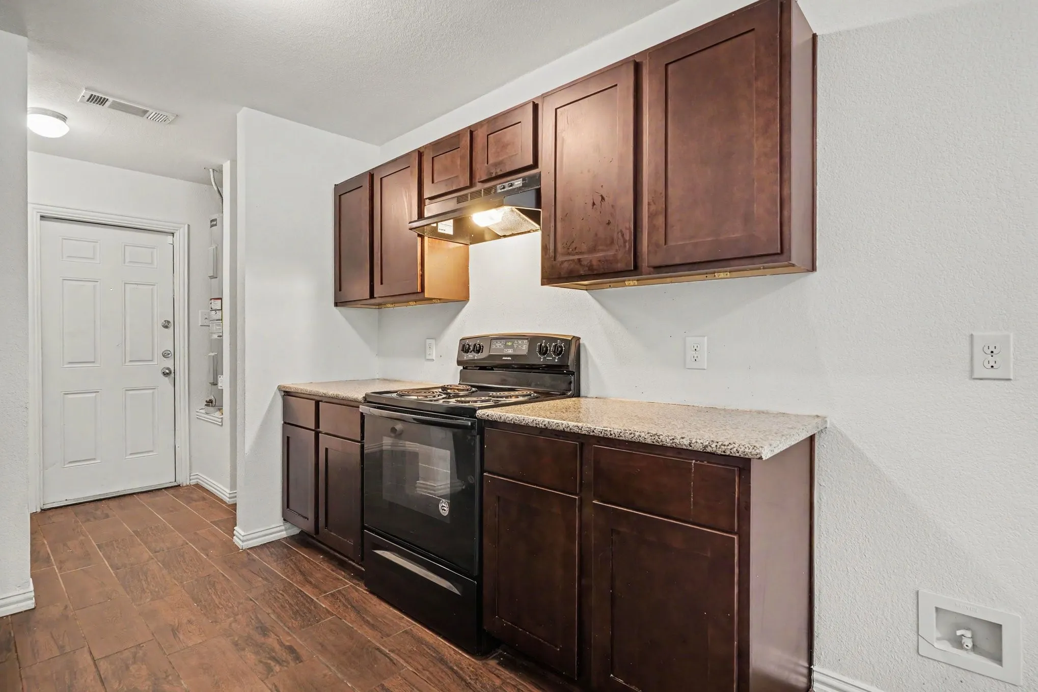 Single Family Residence For Sale in Tarrant County , 1255 E Davis Avenue, Fort Worth, Texas 76104, 3 Bedroom, 1 Bathroom, Garage spaces, 1,027 Sqft, built in 2019, mls#21351215, Real Estate Agent in Fort Worth, Homes For Sale in Tarrant county, Homes For Sale in Fort Worth, Realtor in Fort Worth Texas, Real Estate Brokerage Independent Realty Texas, Luminita Cordes Realtor