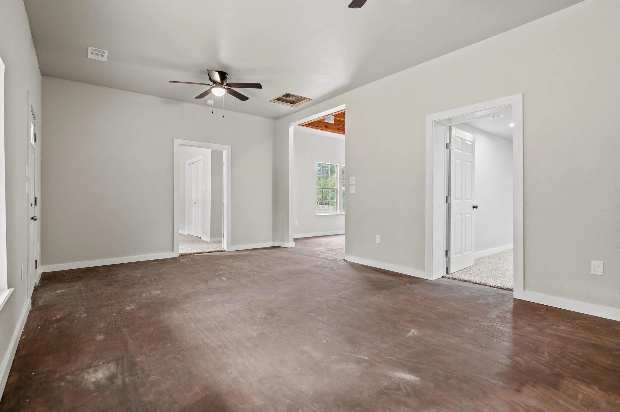 Single Family Residence For Sale in Fannin County , 1008 W 10th Street, Bonham, Texas 75418, 2 Bedroom, 2 Bathroom, Garage spaces, 1,117 Sqft, built in 1930, Price $149,900, mls#21351153, Real Estate Agent in Bonham, Homes For Sale in Fannin county, Homes For Sale in Bonham, Realtor in Bonham Texas, Real Estate Brokerage Independent Realty Texas, Luminita Cordes Realtor