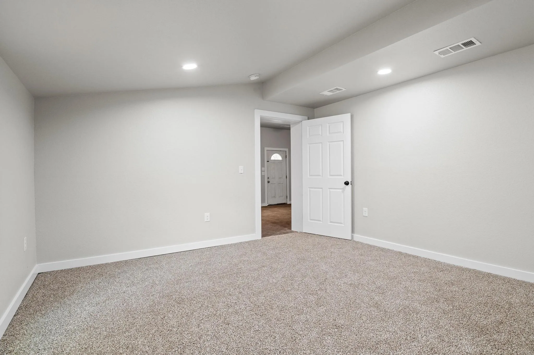 Single Family Residence For Sale in Fannin County , 1008 W 10th Street, Bonham, Texas 75418, 2 Bedroom, 2 Bathroom, Garage spaces, 1,117 Sqft, built in 1930, Price $149,900, mls#21351153, Real Estate Agent in Bonham, Homes For Sale in Fannin county, Homes For Sale in Bonham, Realtor in Bonham Texas, Real Estate Brokerage Independent Realty Texas, Luminita Cordes Realtor