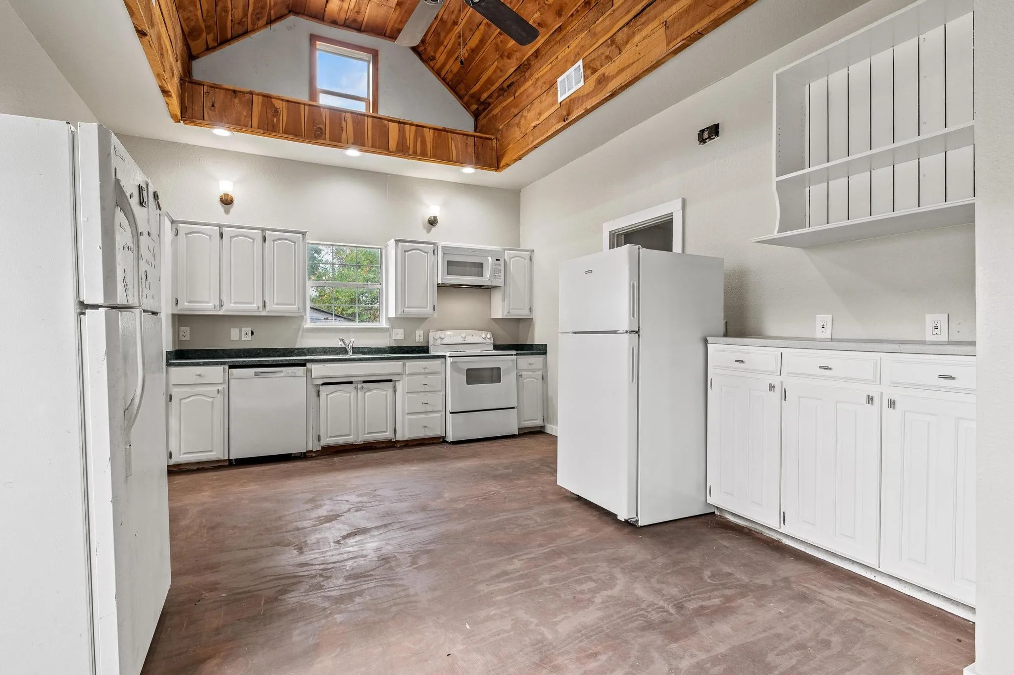 Single Family Residence For Sale in Fannin County , 1008 W 10th Street, Bonham, Texas 75418, 2 Bedroom, 2 Bathroom, Garage spaces, 1,117 Sqft, built in 1930, Price $149,900, mls#21351153, Real Estate Agent in Bonham, Homes For Sale in Fannin county, Homes For Sale in Bonham, Realtor in Bonham Texas, Real Estate Brokerage Independent Realty Texas, Luminita Cordes Realtor