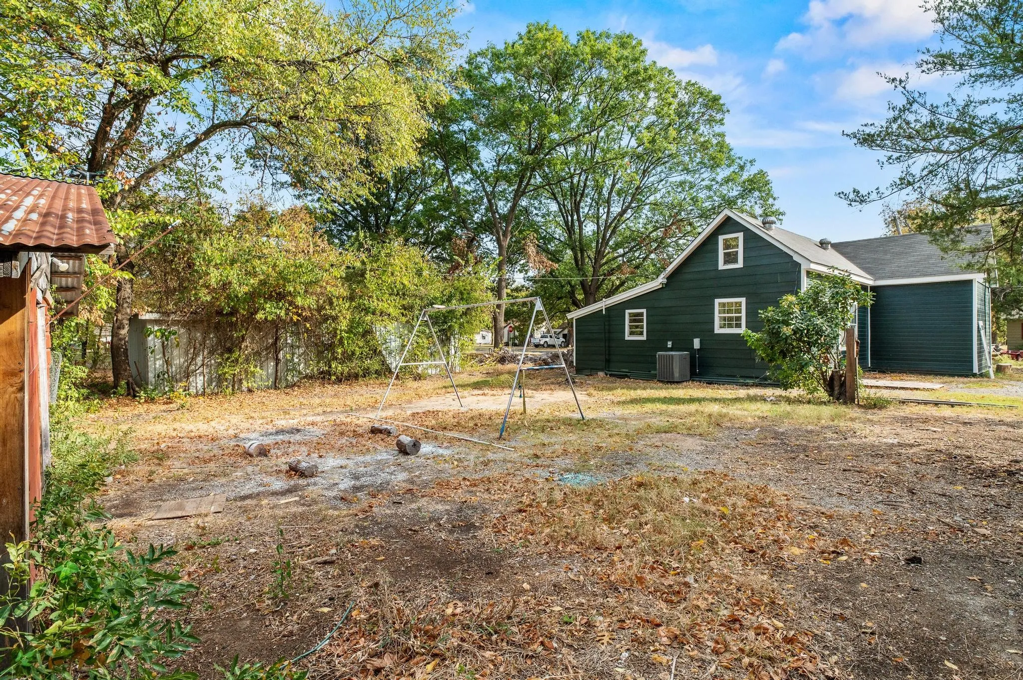 Single Family Residence For Sale in Fannin County , 1008 W 10th Street, Bonham, Texas 75418, 2 Bedroom, 2 Bathroom, Garage spaces, 1,117 Sqft, built in 1930, Price $149,900, mls#21351153, Real Estate Agent in Bonham, Homes For Sale in Fannin county, Homes For Sale in Bonham, Realtor in Bonham Texas, Real Estate Brokerage Independent Realty Texas, Luminita Cordes Realtor