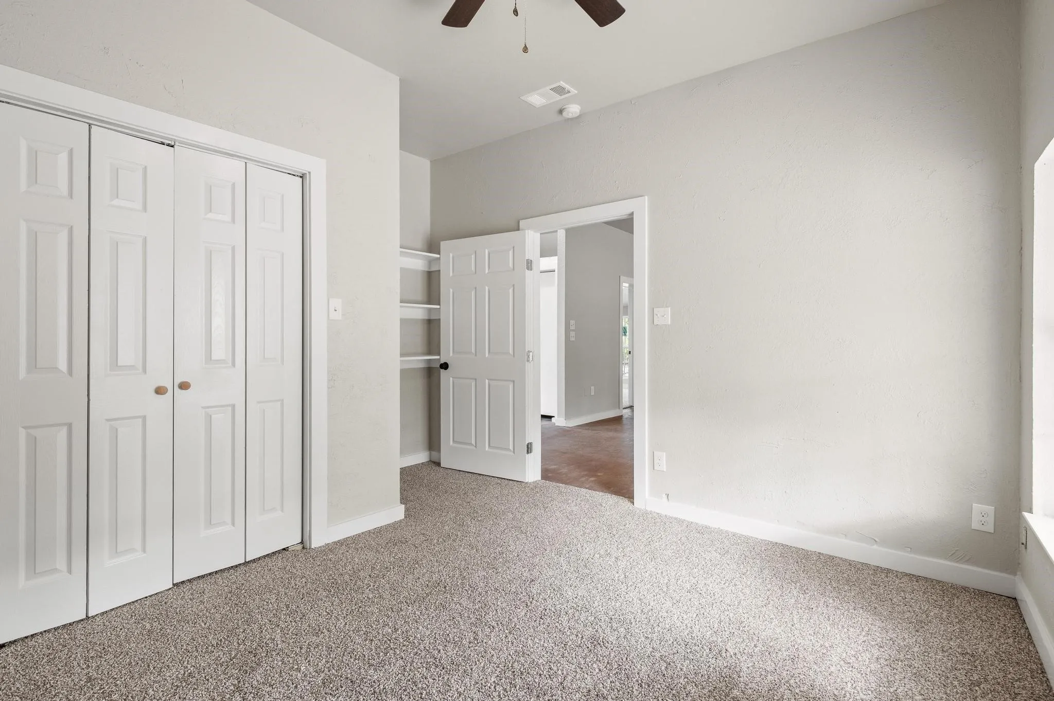 Single Family Residence For Sale in Fannin County , 1008 W 10th Street, Bonham, Texas 75418, 2 Bedroom, 2 Bathroom, Garage spaces, 1,117 Sqft, built in 1930, Price $149,900, mls#21351153, Real Estate Agent in Bonham, Homes For Sale in Fannin county, Homes For Sale in Bonham, Realtor in Bonham Texas, Real Estate Brokerage Independent Realty Texas, Luminita Cordes Realtor