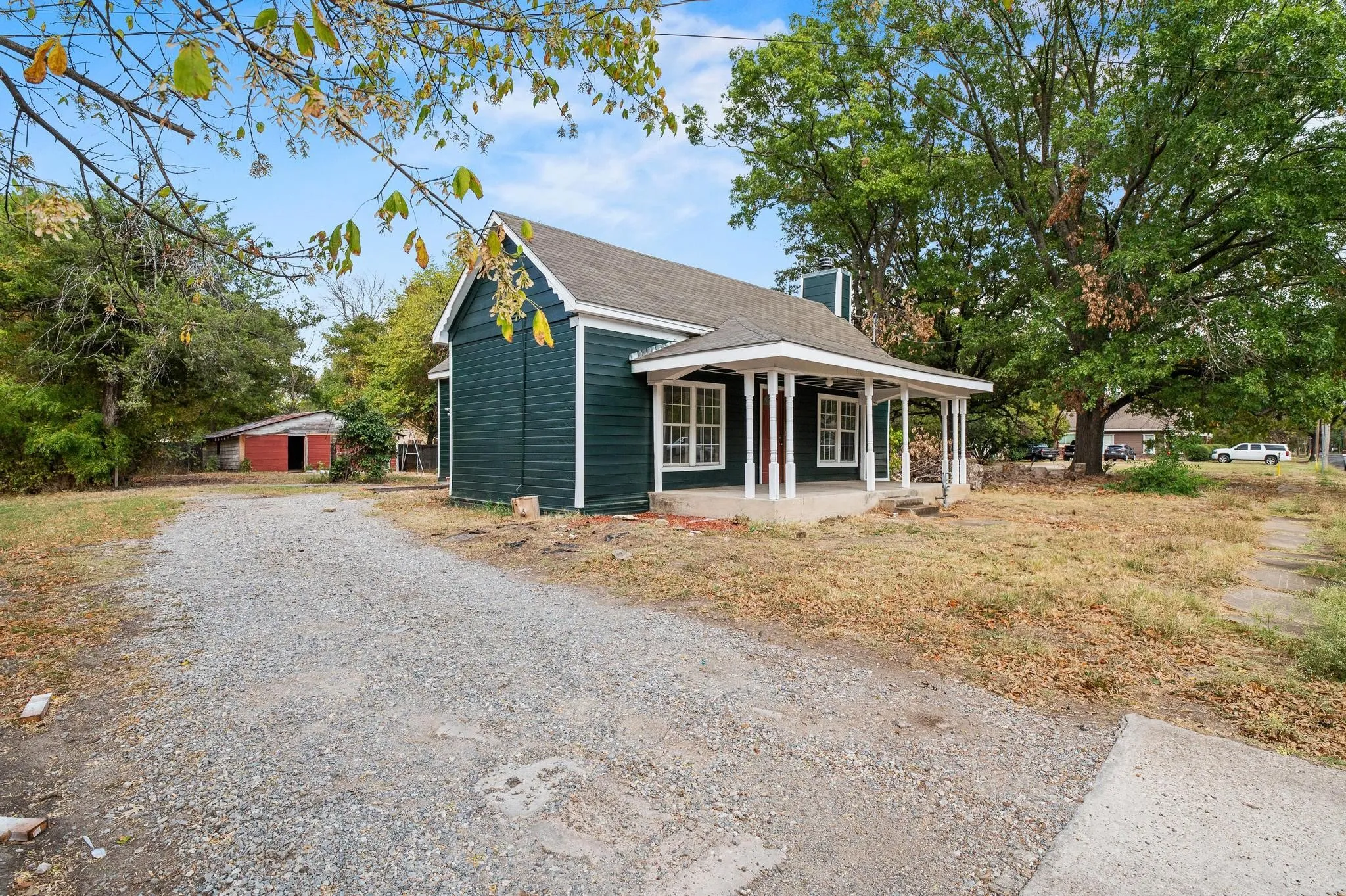 Single Family Residence For Sale in Fannin County , 1008 W 10th Street, Bonham, Texas 75418, 2 Bedroom, 2 Bathroom, Garage spaces, 1,117 Sqft, built in 1930, Price $149,900, mls#21351153, Real Estate Agent in Bonham, Homes For Sale in Fannin county, Homes For Sale in Bonham, Realtor in Bonham Texas, Real Estate Brokerage Independent Realty Texas, Luminita Cordes Realtor