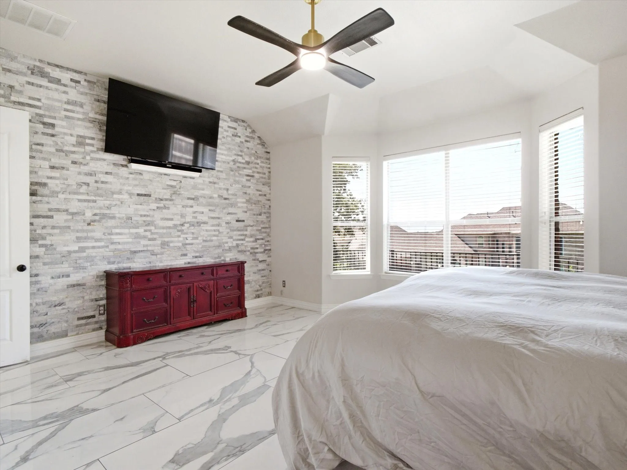 Single Family Residence For Sale in Tarrant County , 4956 Exposition Way, Fort Worth, Texas 76244, 5 Bedroom, 3 Bathroom, 2 Garage spaces, 3,443 Sqft, built in 2006, mls#21351206, Real Estate Agent in Fort Worth, Homes For Sale in Tarrant county, Homes For Sale in Fort Worth, Realtor in Fort Worth Texas, Real Estate Brokerage Independent Realty Texas, Luminita Cordes Realtor