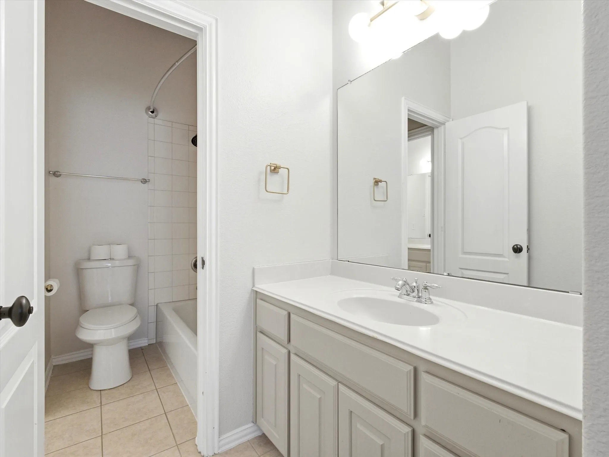 Single Family Residence For Sale in Tarrant County , 4956 Exposition Way, Fort Worth, Texas 76244, 5 Bedroom, 3 Bathroom, 2 Garage spaces, 3,443 Sqft, built in 2006, mls#21351206, Real Estate Agent in Fort Worth, Homes For Sale in Tarrant county, Homes For Sale in Fort Worth, Realtor in Fort Worth Texas, Real Estate Brokerage Independent Realty Texas, Luminita Cordes Realtor