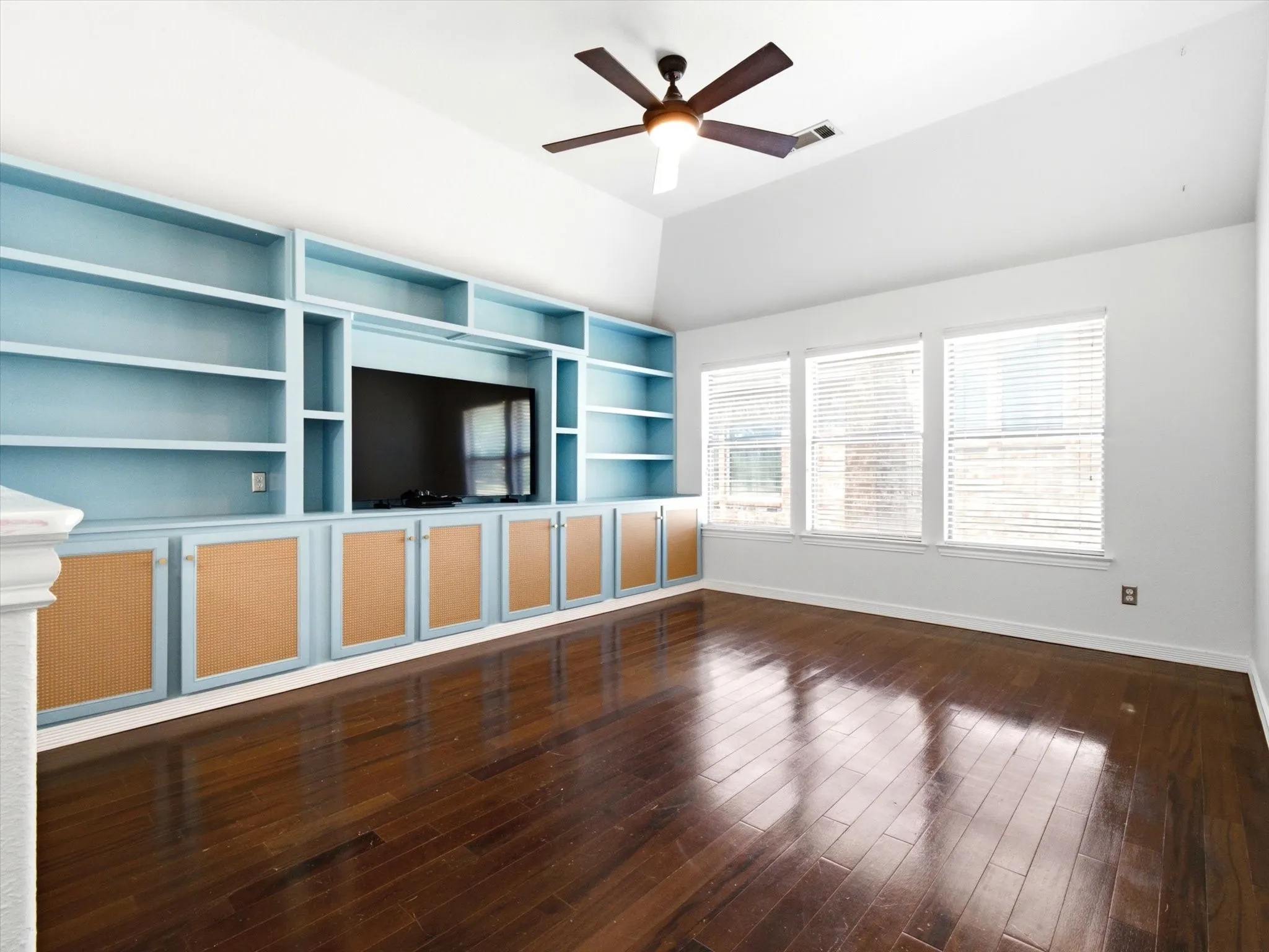 Single Family Residence For Sale in Tarrant County , 4956 Exposition Way, Fort Worth, Texas 76244, 5 Bedroom, 3 Bathroom, 2 Garage spaces, 3,443 Sqft, built in 2006, mls#21351206, Real Estate Agent in Fort Worth, Homes For Sale in Tarrant county, Homes For Sale in Fort Worth, Realtor in Fort Worth Texas, Real Estate Brokerage Independent Realty Texas, Luminita Cordes Realtor