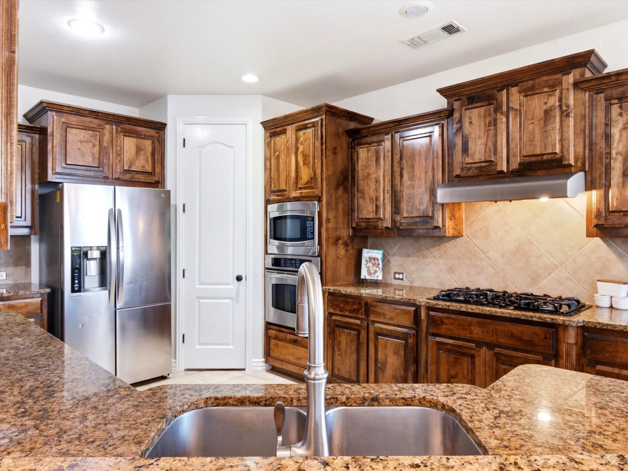 Single Family Residence For Sale in Tarrant County , 4956 Exposition Way, Fort Worth, Texas 76244, 5 Bedroom, 3 Bathroom, 2 Garage spaces, 3,443 Sqft, built in 2006, mls#21351206, Real Estate Agent in Fort Worth, Homes For Sale in Tarrant county, Homes For Sale in Fort Worth, Realtor in Fort Worth Texas, Real Estate Brokerage Independent Realty Texas, Luminita Cordes Realtor