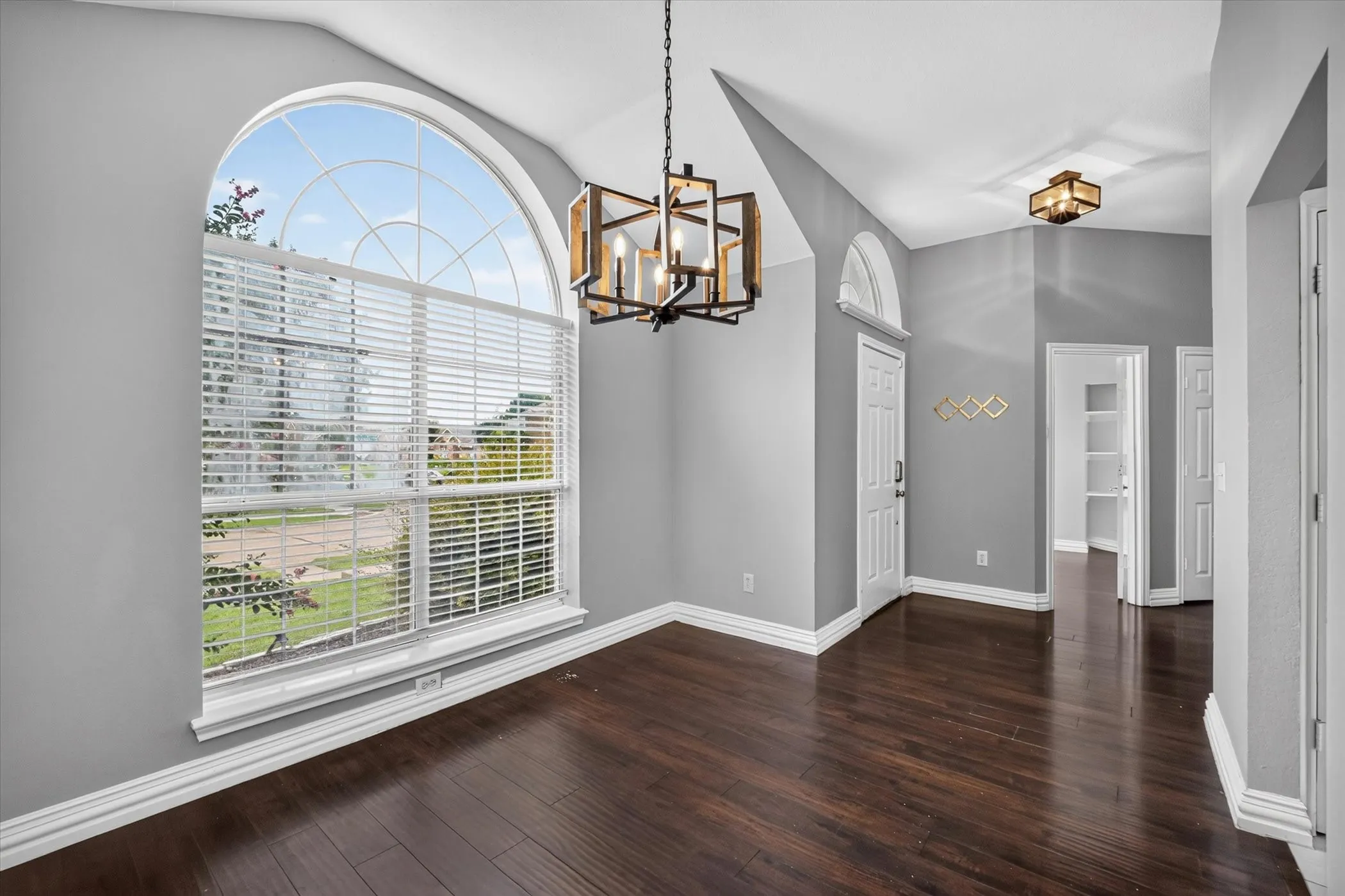 Single Family Residence For Sale in Collin County , 11312 Promenade Road, Frisco, Texas 75035, 3 Bedroom, 2 Bathroom, 2 Garage spaces, 1,790 Sqft, built in 1994, mls#21350394, Real Estate Agent in Frisco, Homes For Sale in Collin county, Homes For Sale in Frisco, Realtor in Frisco Texas, Real Estate Brokerage Independent Realty Texas, Luminita Cordes Realtor