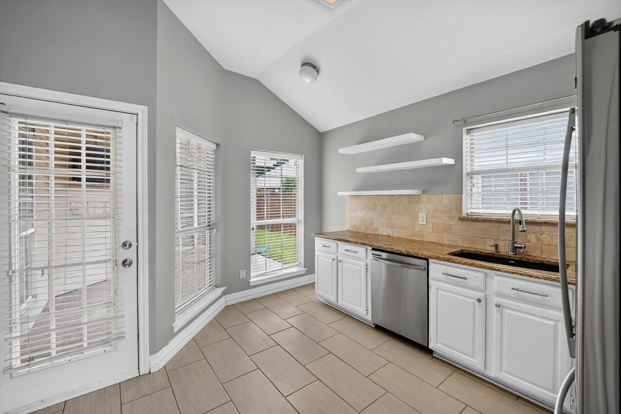 Single Family Residence For Sale in Collin County , 11312 Promenade Road, Frisco, Texas 75035, 3 Bedroom, 2 Bathroom, 2 Garage spaces, 1,790 Sqft, built in 1994, mls#21350394, Real Estate Agent in Frisco, Homes For Sale in Collin county, Homes For Sale in Frisco, Realtor in Frisco Texas, Real Estate Brokerage Independent Realty Texas, Luminita Cordes Realtor