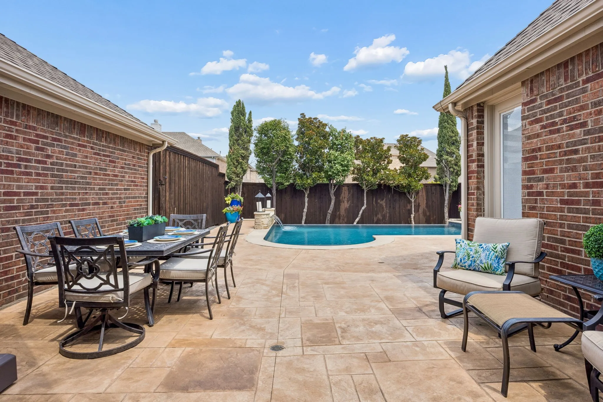 Single Family Residence For Sale in Denton County , 4116 Mangrove Drive, Carrollton, Texas 75007, 4 Bedroom, 3 Bathroom, 2 Garage spaces, 2,881 Sqft, built in 2006, mls#21347241, Real Estate Agent in Carrollton, Homes For Sale in Denton county, Homes For Sale in Carrollton, Realtor in Carrollton Texas, Real Estate Brokerage Independent Realty Texas, Luminita Cordes Realtor