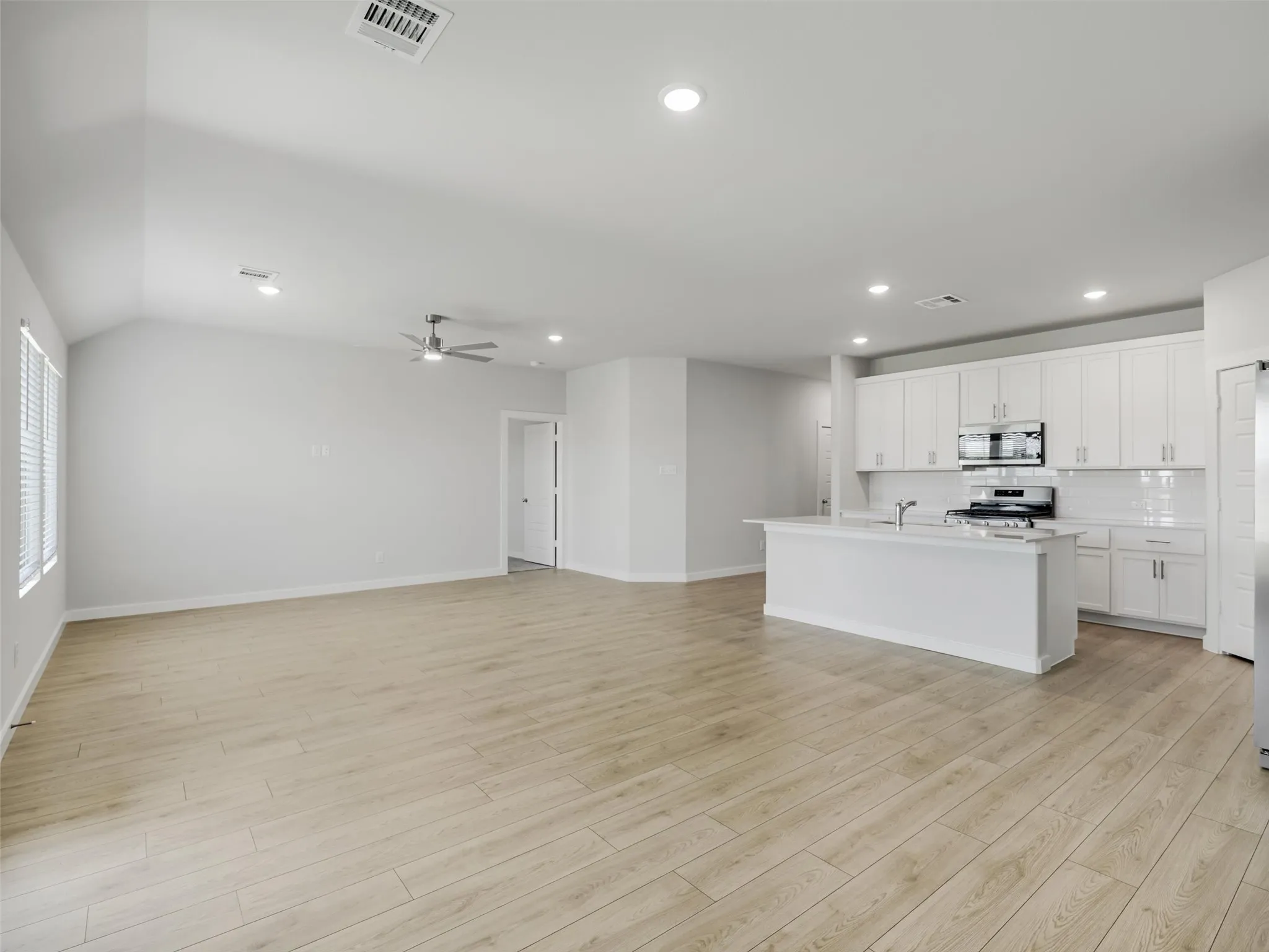 Single Family Residence For Rent in Collin County , 1136 Del Rio Drive, Lavon, Texas 75166, 4 Bedroom, 2 Bathroom, 2 Garage spaces, 1,802 Sqft, built in 2026, mls#21350146, Real Estate Agent in Lavon, Homes For Rent in Collin county, Homes For Rent in Lavon, Realtor in Lavon Texas, Real Estate Brokerage Independent Realty Texas, Luminita Cordes Realtor