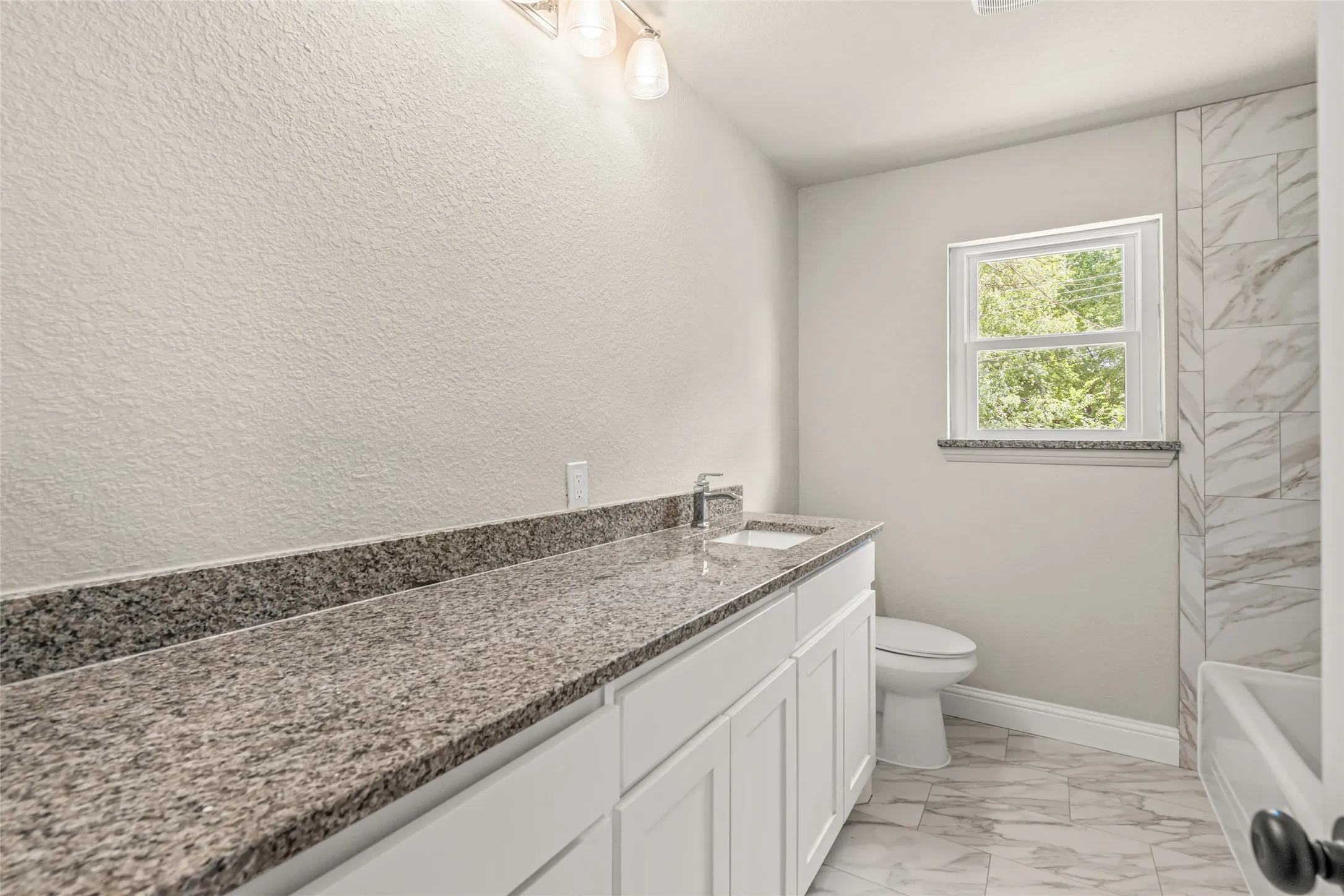 Single Family Residence For Sale in Tarrant County , 6402 Claude Court, Fort Worth, Texas 76135, 2 Bedroom, 1 Bathroom, 1 Garage spaces, 997 Sqft, built in 1963, mls#21345347, Real Estate Agent in Fort Worth, Homes For Sale in Tarrant county, Homes For Sale in Fort Worth, Realtor in Fort Worth Texas, Real Estate Brokerage Independent Realty Texas, Luminita Cordes Realtor
