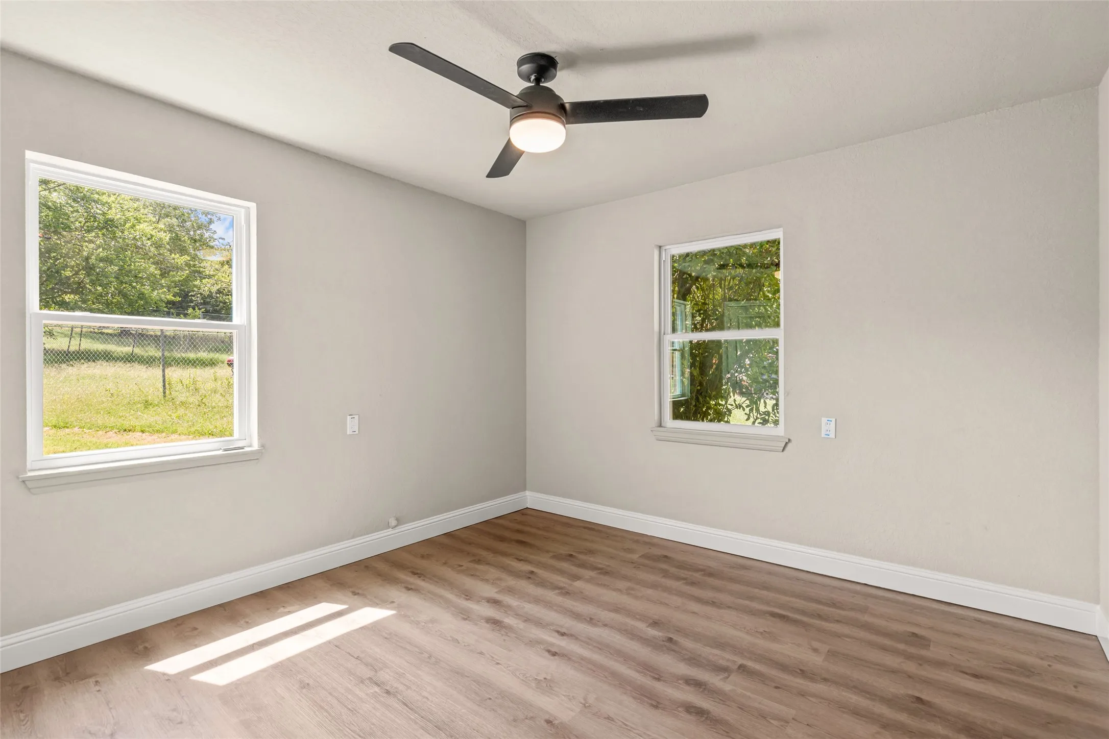 Single Family Residence For Sale in Tarrant County , 6402 Claude Court, Fort Worth, Texas 76135, 2 Bedroom, 1 Bathroom, 1 Garage spaces, 997 Sqft, built in 1963, mls#21345347, Real Estate Agent in Fort Worth, Homes For Sale in Tarrant county, Homes For Sale in Fort Worth, Realtor in Fort Worth Texas, Real Estate Brokerage Independent Realty Texas, Luminita Cordes Realtor