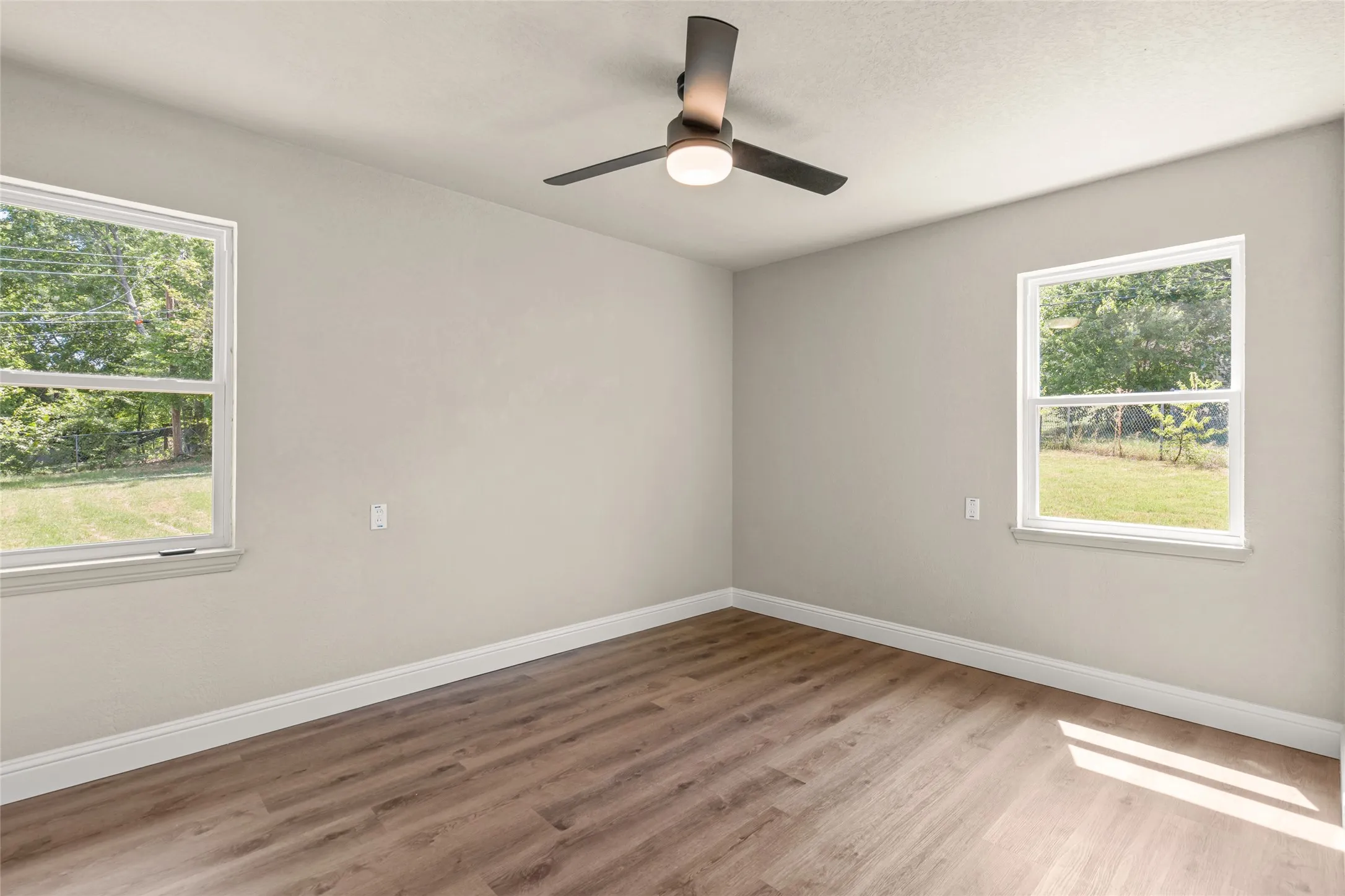 Single Family Residence For Sale in Tarrant County , 6402 Claude Court, Fort Worth, Texas 76135, 2 Bedroom, 1 Bathroom, 1 Garage spaces, 997 Sqft, built in 1963, mls#21345347, Real Estate Agent in Fort Worth, Homes For Sale in Tarrant county, Homes For Sale in Fort Worth, Realtor in Fort Worth Texas, Real Estate Brokerage Independent Realty Texas, Luminita Cordes Realtor