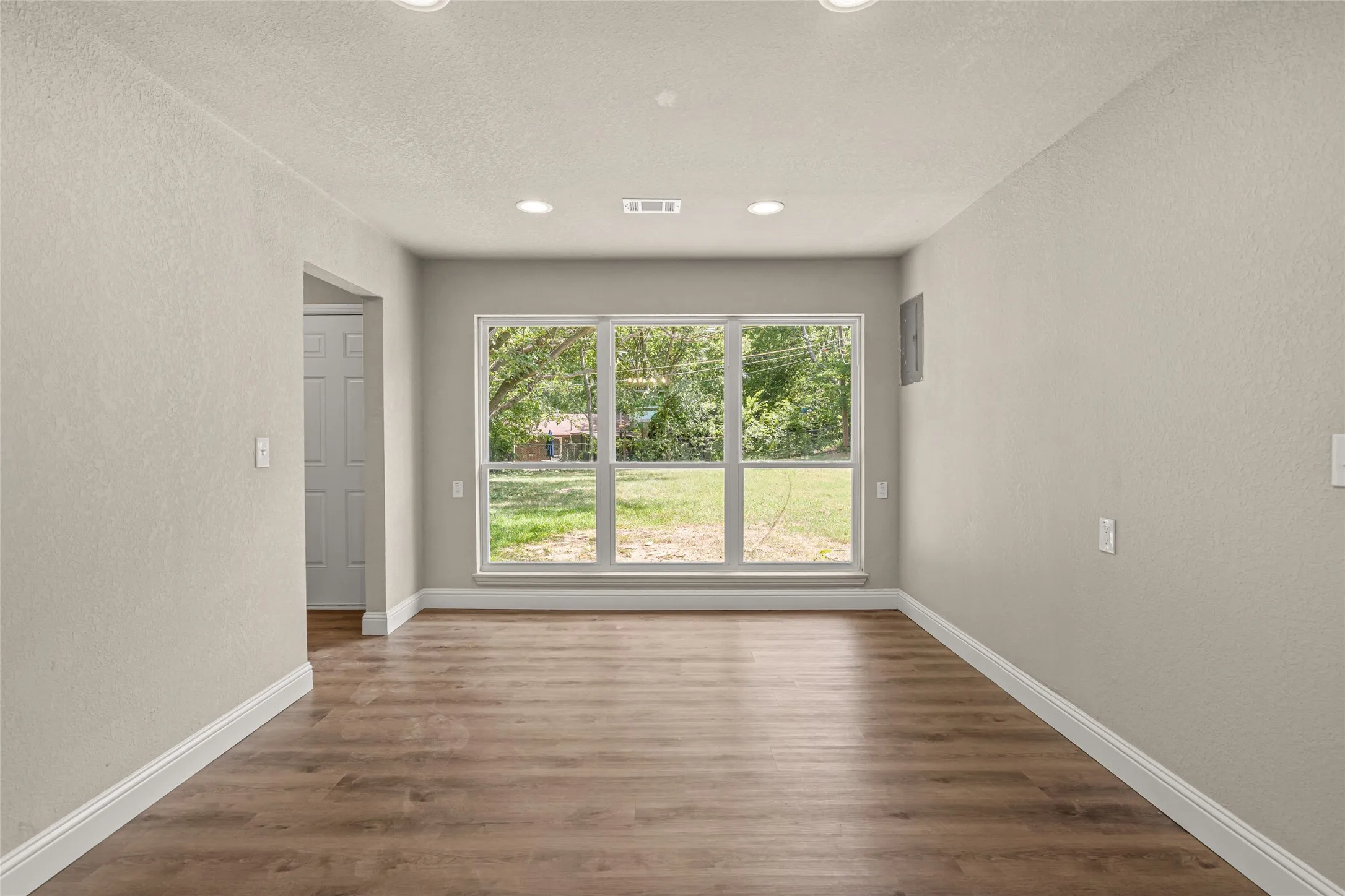 Single Family Residence For Sale in Tarrant County , 6402 Claude Court, Fort Worth, Texas 76135, 2 Bedroom, 1 Bathroom, 1 Garage spaces, 997 Sqft, built in 1963, mls#21345347, Real Estate Agent in Fort Worth, Homes For Sale in Tarrant county, Homes For Sale in Fort Worth, Realtor in Fort Worth Texas, Real Estate Brokerage Independent Realty Texas, Luminita Cordes Realtor