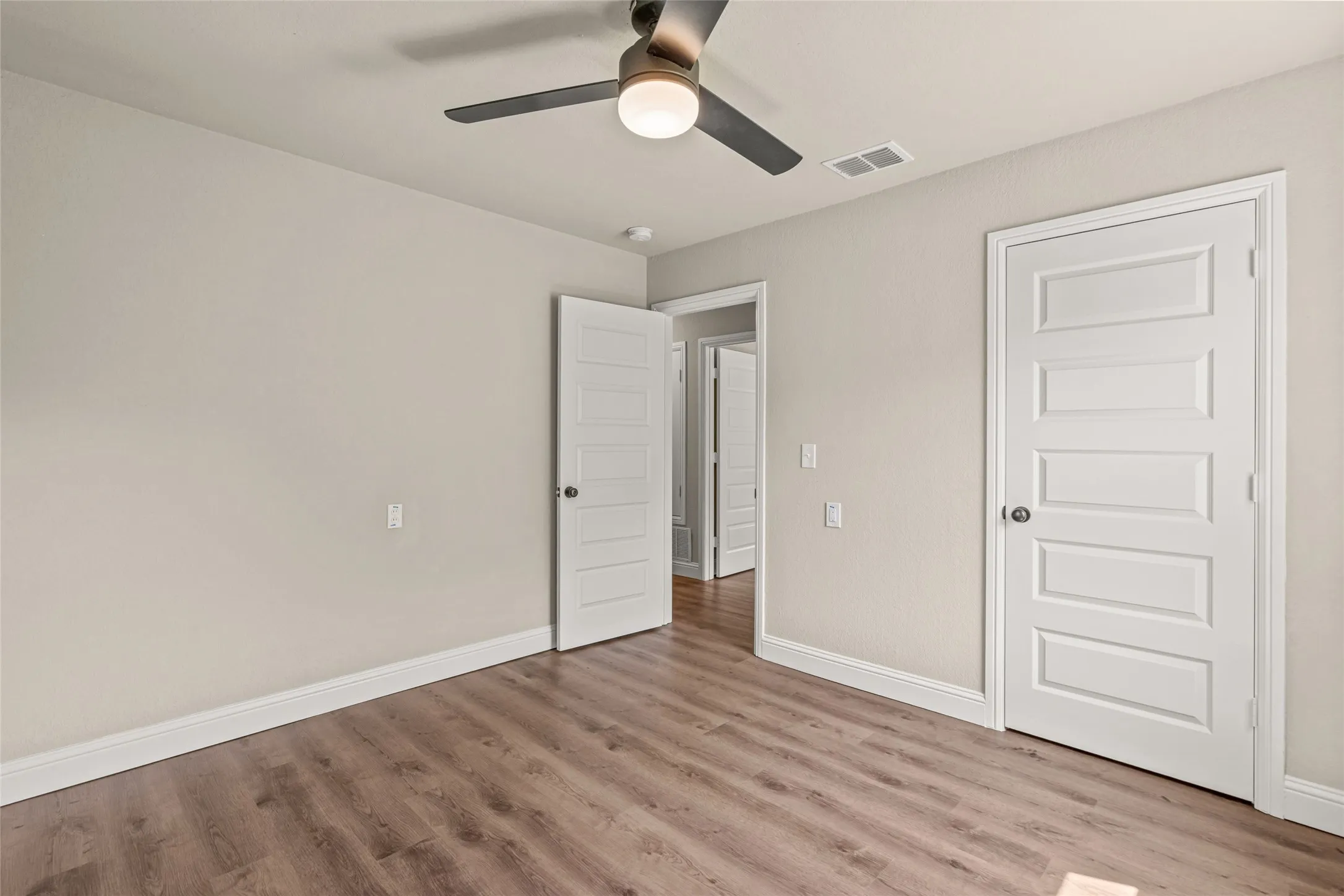 Single Family Residence For Sale in Tarrant County , 6402 Claude Court, Fort Worth, Texas 76135, 2 Bedroom, 1 Bathroom, 1 Garage spaces, 997 Sqft, built in 1963, mls#21345347, Real Estate Agent in Fort Worth, Homes For Sale in Tarrant county, Homes For Sale in Fort Worth, Realtor in Fort Worth Texas, Real Estate Brokerage Independent Realty Texas, Luminita Cordes Realtor