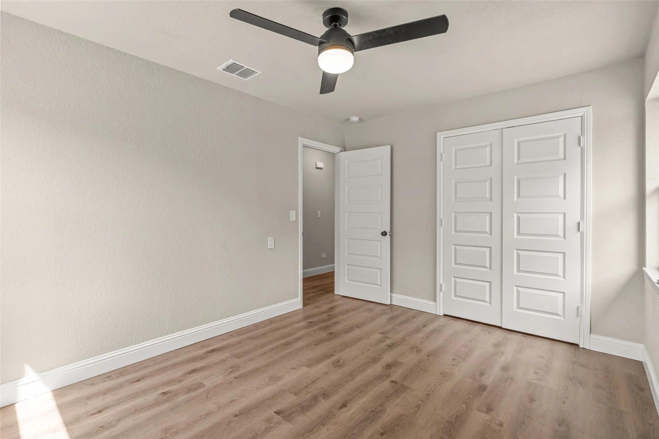 Single Family Residence For Sale in Tarrant County , 6402 Claude Court, Fort Worth, Texas 76135, 2 Bedroom, 1 Bathroom, 1 Garage spaces, 997 Sqft, built in 1963, mls#21345347, Real Estate Agent in Fort Worth, Homes For Sale in Tarrant county, Homes For Sale in Fort Worth, Realtor in Fort Worth Texas, Real Estate Brokerage Independent Realty Texas, Luminita Cordes Realtor