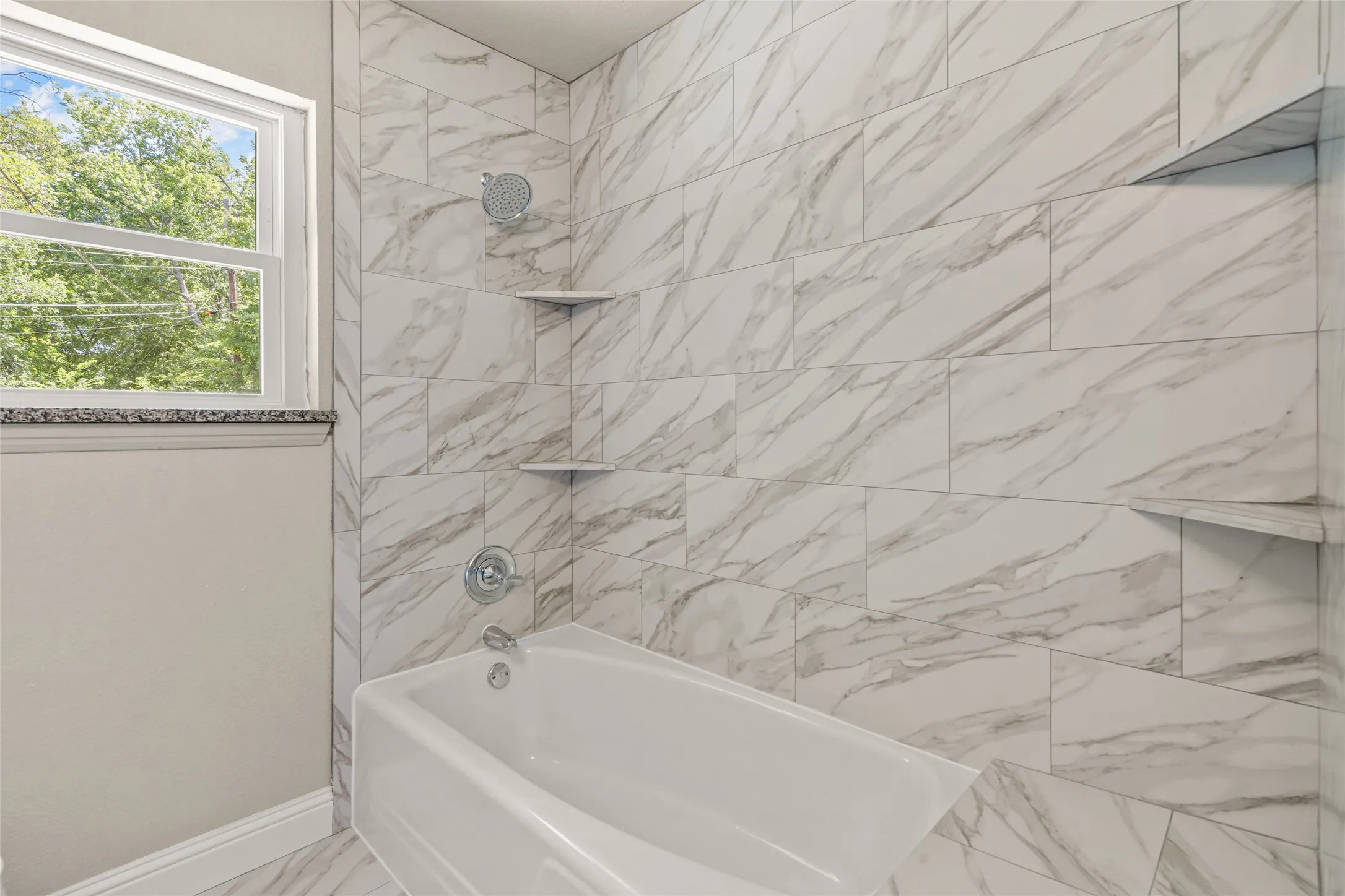 Single Family Residence For Sale in Tarrant County , 6402 Claude Court, Fort Worth, Texas 76135, 2 Bedroom, 1 Bathroom, 1 Garage spaces, 997 Sqft, built in 1963, mls#21345347, Real Estate Agent in Fort Worth, Homes For Sale in Tarrant county, Homes For Sale in Fort Worth, Realtor in Fort Worth Texas, Real Estate Brokerage Independent Realty Texas, Luminita Cordes Realtor