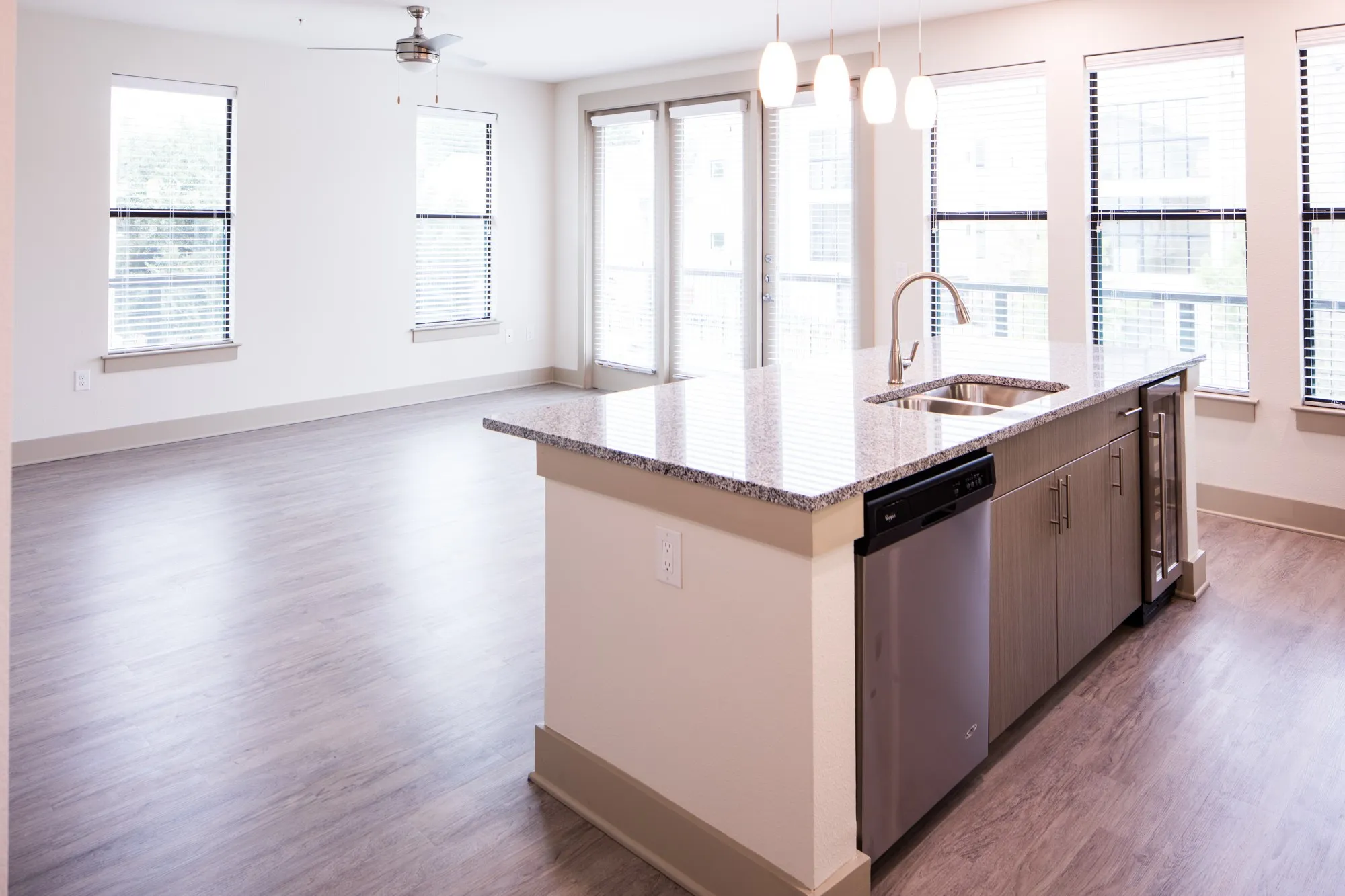 Apartment For Rent in Dallas County , 4020 Gilbert Avenue 311, Dallas, Texas 75219, 2 Bedroom, 2 Bathroom, Garage spaces, 1,103 Sqft, built in 2016, mls#21351237, Real Estate Agent in Dallas, Homes For Rent in Dallas county, Homes For Rent in Dallas, Realtor in Dallas Texas, Real Estate Brokerage Independent Realty Texas, Luminita Cordes Realtor