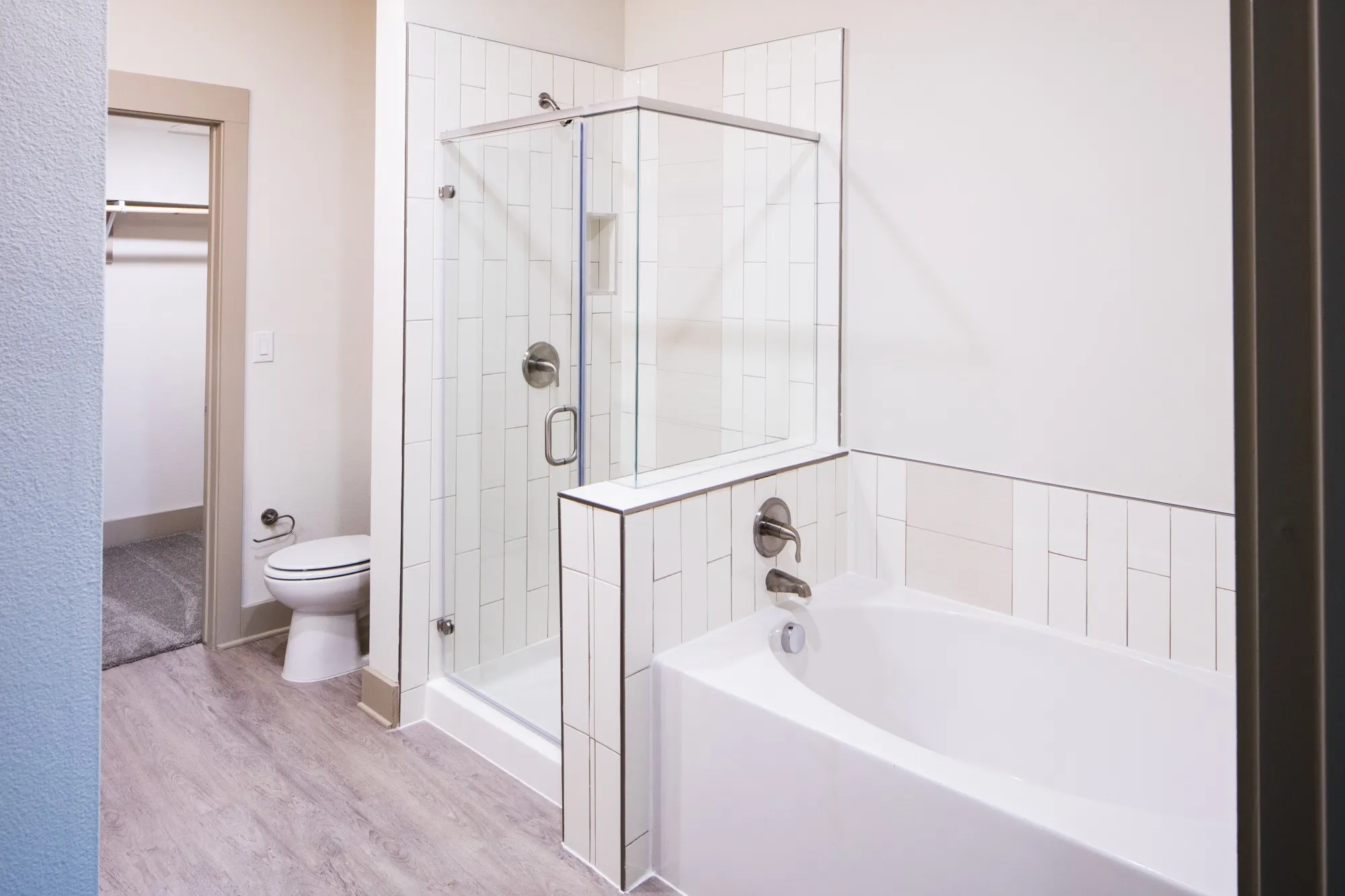 Apartment For Rent in Dallas County , 4020 Gilbert Avenue 311, Dallas, Texas 75219, 2 Bedroom, 2 Bathroom, Garage spaces, 1,103 Sqft, built in 2016, mls#21351237, Real Estate Agent in Dallas, Homes For Rent in Dallas county, Homes For Rent in Dallas, Realtor in Dallas Texas, Real Estate Brokerage Independent Realty Texas, Luminita Cordes Realtor