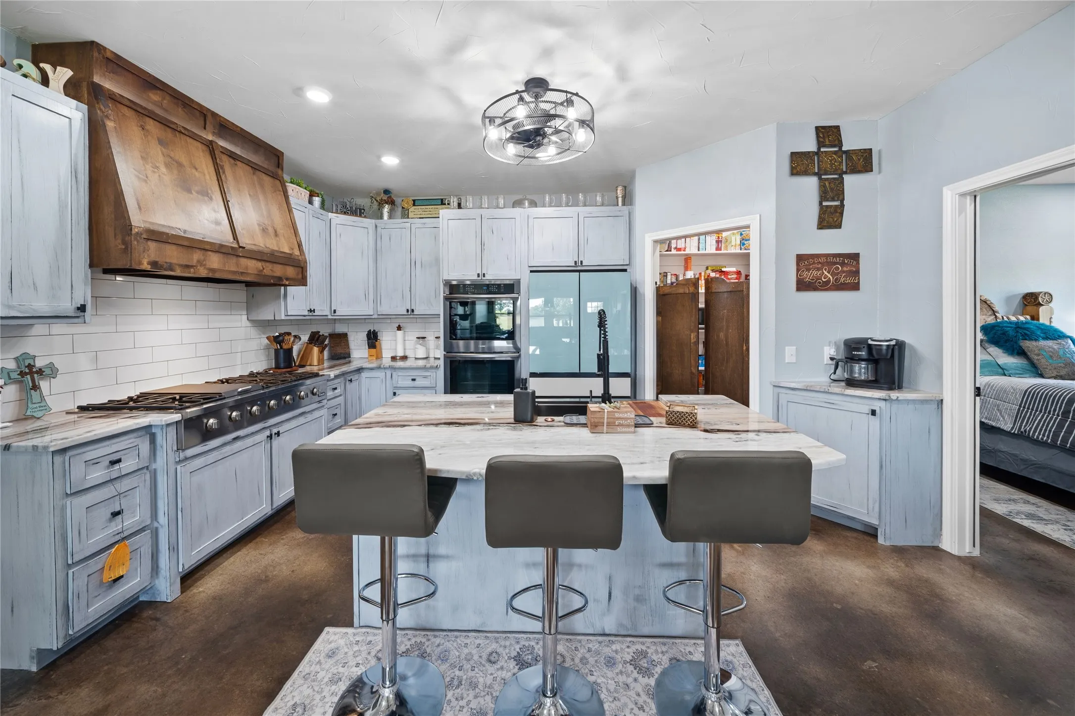 Farm For Sale in Johnson County , 1640 Blair Drive, Cleburne, Texas 76031, 5 Bedroom, 5 Bathroom, 1 Garage spaces, 4,289 Sqft, built in 1991, mls#21350757, Real Estate Agent in Cleburne, Homes For Sale in Johnson county, Homes For Sale in Cleburne, Realtor in Cleburne Texas, Real Estate Brokerage Independent Realty Texas, Luminita Cordes Realtor