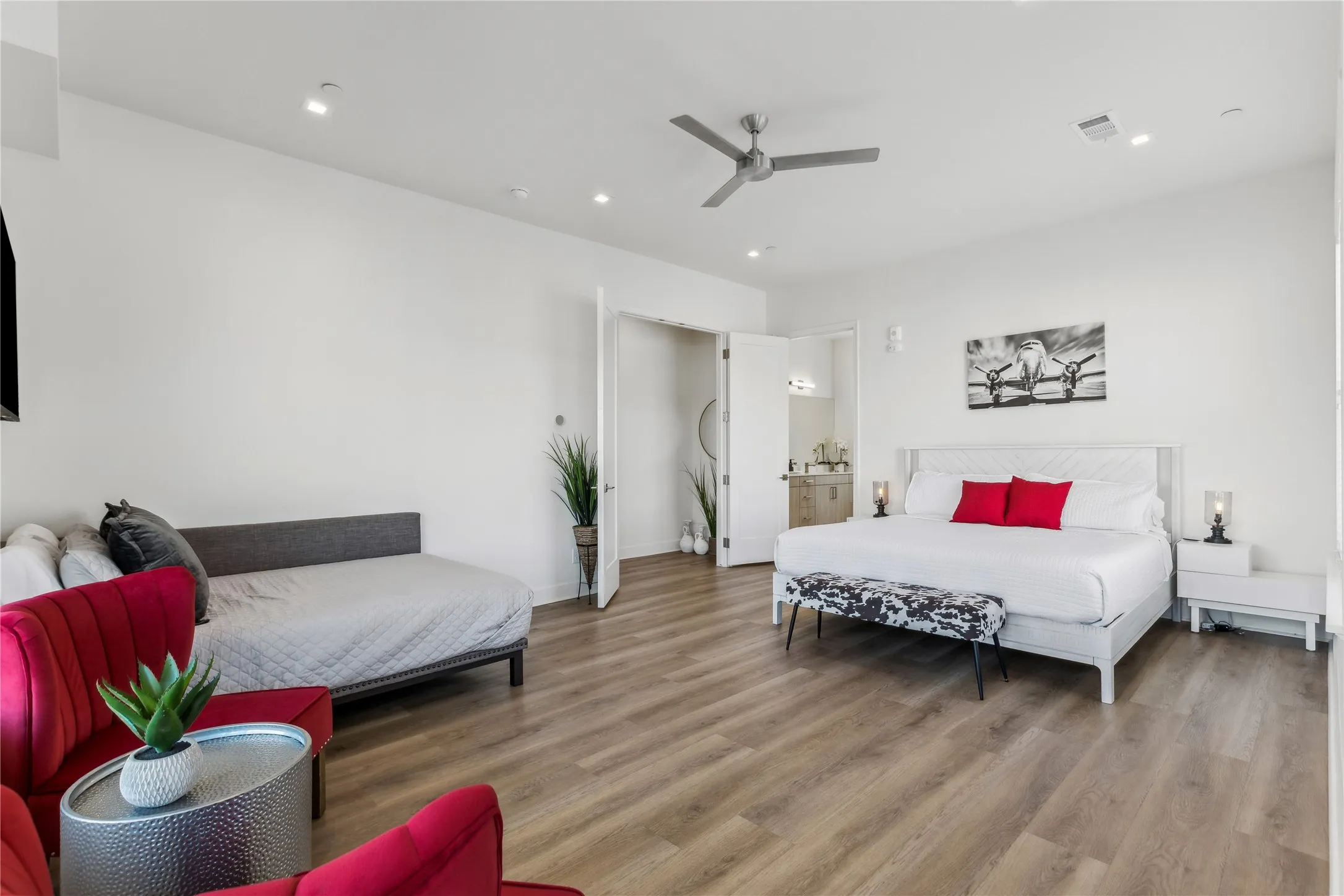 Condominium For Sale in Dallas County , 1901 S Harwood Street 301, Dallas, Texas 75215, 2 Bedroom, 2 Bathroom, Garage spaces, 1,614 Sqft, built in 2023, mls#21351207, Real Estate Agent in Dallas, Homes For Sale in Dallas county, Homes For Sale in Dallas, Realtor in Dallas Texas, Real Estate Brokerage Independent Realty Texas, Luminita Cordes Realtor
