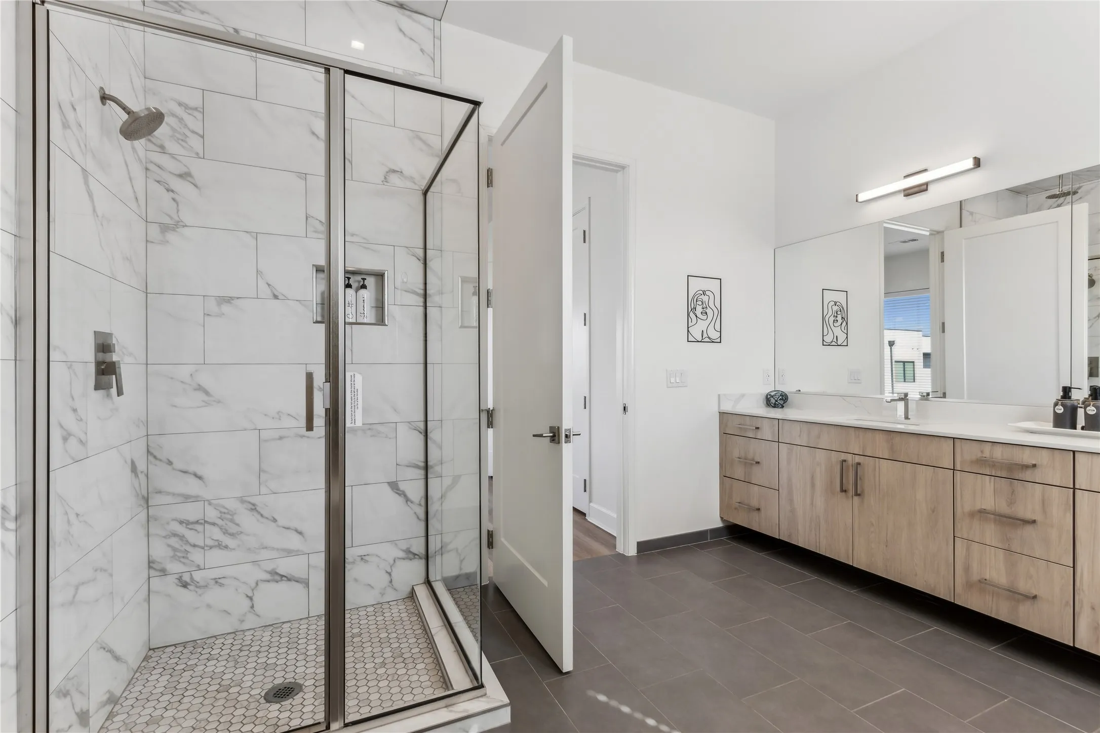 Condominium For Sale in Dallas County , 1901 S Harwood Street 301, Dallas, Texas 75215, 2 Bedroom, 2 Bathroom, Garage spaces, 1,614 Sqft, built in 2023, mls#21351207, Real Estate Agent in Dallas, Homes For Sale in Dallas county, Homes For Sale in Dallas, Realtor in Dallas Texas, Real Estate Brokerage Independent Realty Texas, Luminita Cordes Realtor
