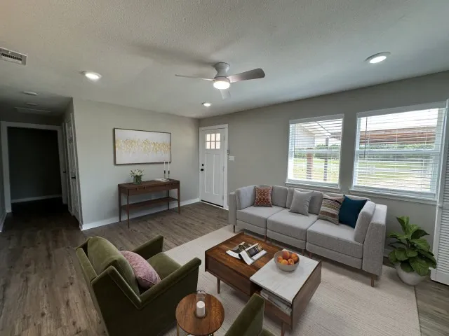 Single Family Residence For Sale in Rains County , 475 Locust Street, Point, Texas 75472, 3 Bedroom, 2 Bathroom, Garage spaces, 1,215 Sqft, built in 1957, mls#21351226, Real Estate Agent in Point, Homes For Sale in Rains county, Homes For Sale in Point, Realtor in Point Texas, Real Estate Brokerage Independent Realty Texas, Luminita Cordes Realtor