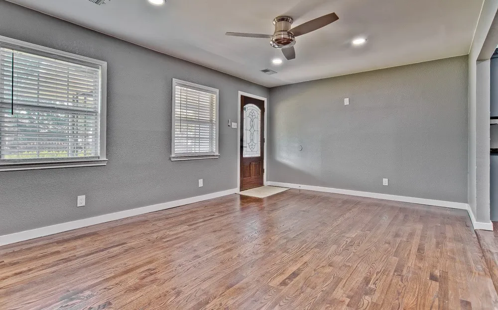 Single Family Residence For Rent in Dallas County , 3039 Grayson Drive, Dallas, Texas 75224, 3 Bedroom, 2 Bathroom, 1 Garage spaces, 1,116 Sqft, built in 1951, mls#21351246, Real Estate Agent in Dallas, Homes For Rent in Dallas county, Homes For Rent in Dallas, Realtor in Dallas Texas, Real Estate Brokerage Independent Realty Texas, Luminita Cordes Realtor