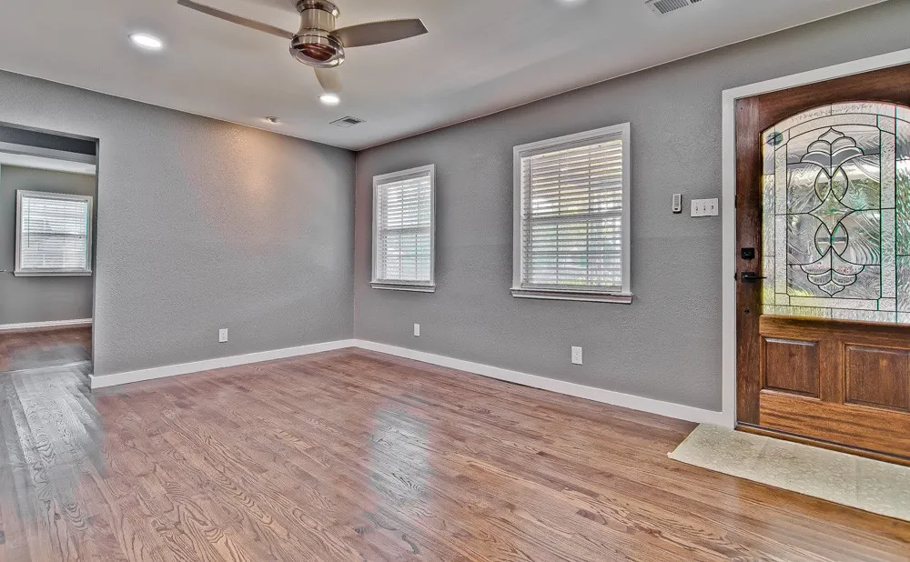 Single Family Residence For Rent in Dallas County , 3039 Grayson Drive, Dallas, Texas 75224, 3 Bedroom, 2 Bathroom, 1 Garage spaces, 1,116 Sqft, built in 1951, mls#21351246, Real Estate Agent in Dallas, Homes For Rent in Dallas county, Homes For Rent in Dallas, Realtor in Dallas Texas, Real Estate Brokerage Independent Realty Texas, Luminita Cordes Realtor