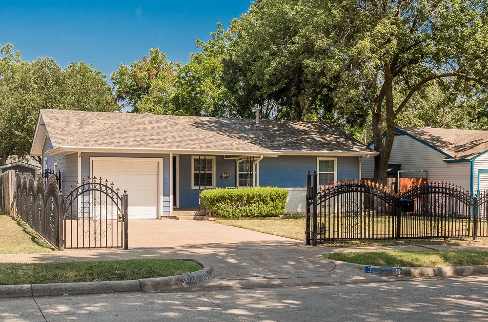 Single Family Residence For Rent in Dallas County , 3039 Grayson Drive, Dallas, Texas 75224, 3 Bedroom, 2 Bathroom, 1 Garage spaces, 1,116 Sqft, built in 1951, mls#21351246, Real Estate Agent in Dallas, Homes For Rent in Dallas county, Homes For Rent in Dallas, Realtor in Dallas Texas, Real Estate Brokerage Independent Realty Texas, Luminita Cordes Realtor