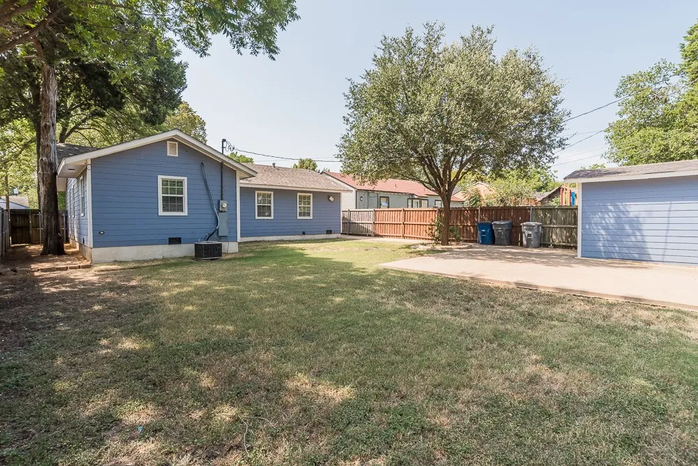 Single Family Residence For Rent in Dallas County , 3039 Grayson Drive, Dallas, Texas 75224, 3 Bedroom, 2 Bathroom, 1 Garage spaces, 1,116 Sqft, built in 1951, mls#21351246, Real Estate Agent in Dallas, Homes For Rent in Dallas county, Homes For Rent in Dallas, Realtor in Dallas Texas, Real Estate Brokerage Independent Realty Texas, Luminita Cordes Realtor
