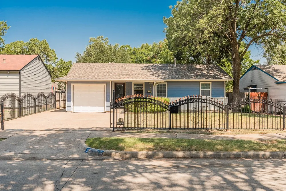 Single Family Residence For Rent in Dallas County , 3039 Grayson Drive, Dallas, Texas 75224, 3 Bedroom, 2 Bathroom, 1 Garage spaces, 1,116 Sqft, built in 1951, mls#21351246, Real Estate Agent in Dallas, Homes For Rent in Dallas county, Homes For Rent in Dallas, Realtor in Dallas Texas, Real Estate Brokerage Independent Realty Texas, Luminita Cordes Realtor