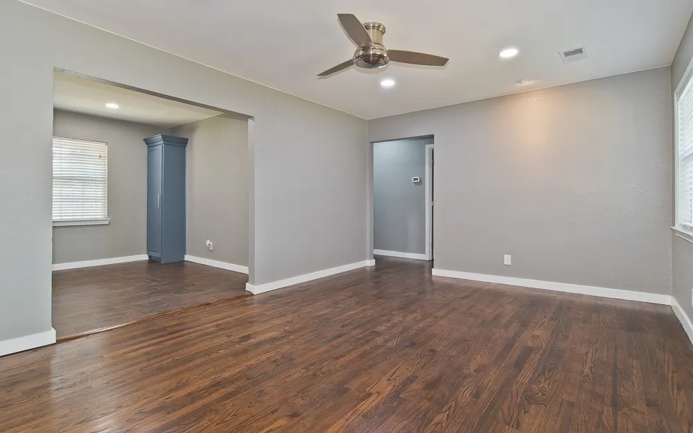 Single Family Residence For Rent in Dallas County , 3039 Grayson Drive, Dallas, Texas 75224, 3 Bedroom, 2 Bathroom, 1 Garage spaces, 1,116 Sqft, built in 1951, mls#21351246, Real Estate Agent in Dallas, Homes For Rent in Dallas county, Homes For Rent in Dallas, Realtor in Dallas Texas, Real Estate Brokerage Independent Realty Texas, Luminita Cordes Realtor
