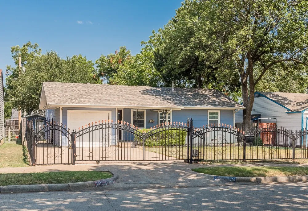Single Family Residence For Rent in Dallas County , 3039 Grayson Drive, Dallas, Texas 75224, 3 Bedroom, 2 Bathroom, 1 Garage spaces, 1,116 Sqft, built in 1951, mls#21351246, Real Estate Agent in Dallas, Homes For Rent in Dallas county, Homes For Rent in Dallas, Realtor in Dallas Texas, Real Estate Brokerage Independent Realty Texas, Luminita Cordes Realtor