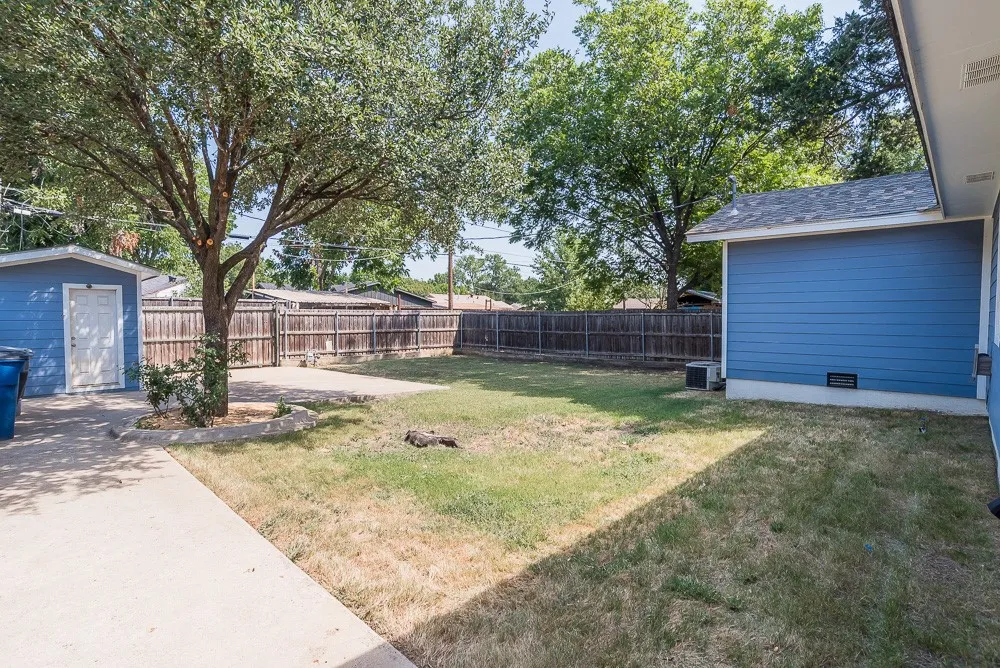 Single Family Residence For Rent in Dallas County , 3039 Grayson Drive, Dallas, Texas 75224, 3 Bedroom, 2 Bathroom, 1 Garage spaces, 1,116 Sqft, built in 1951, mls#21351246, Real Estate Agent in Dallas, Homes For Rent in Dallas county, Homes For Rent in Dallas, Realtor in Dallas Texas, Real Estate Brokerage Independent Realty Texas, Luminita Cordes Realtor