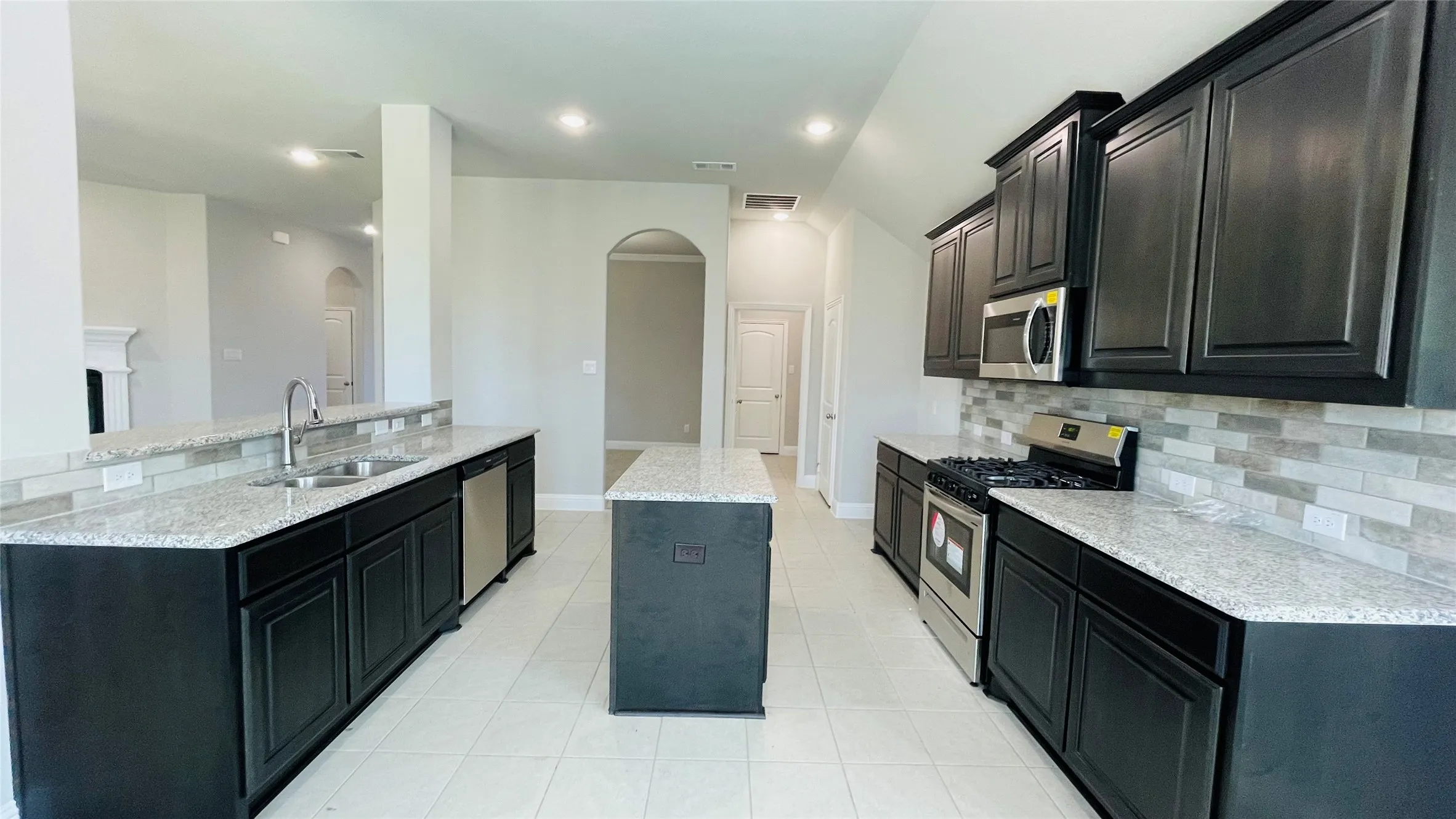 Single Family Residence For Rent in Kaufman County , 325 Delaford Drive, Forney, Texas 75126, 4 Bedroom, 2 Bathroom, 2 Garage spaces, 2,064 Sqft, built in 2021, mls#21351245, Real Estate Agent in Forney, Homes For Rent in Kaufman county, Homes For Rent in Forney, Realtor in Forney Texas, Real Estate Brokerage Independent Realty Texas, Luminita Cordes Realtor