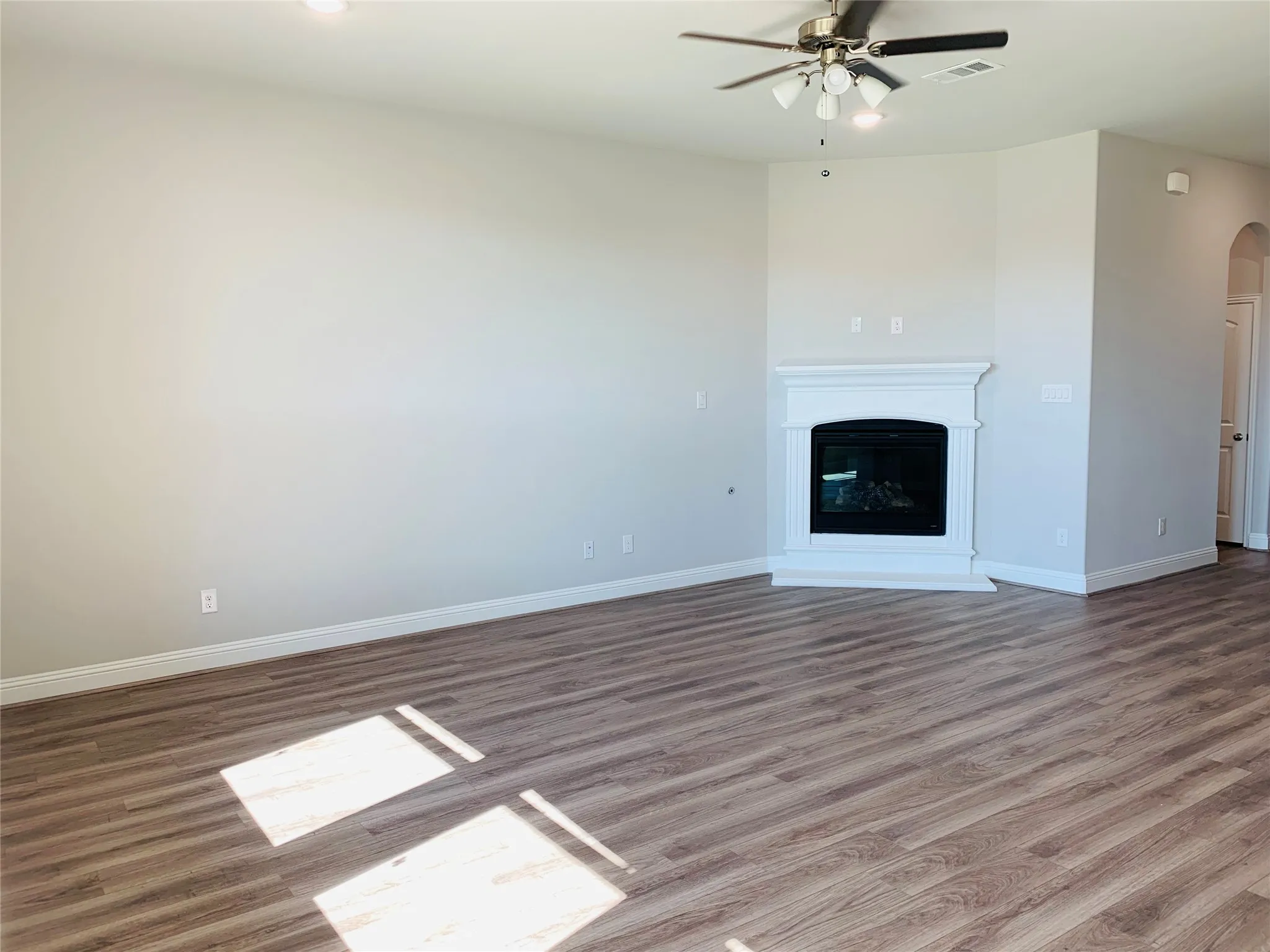 Single Family Residence For Rent in Kaufman County , 325 Delaford Drive, Forney, Texas 75126, 4 Bedroom, 2 Bathroom, 2 Garage spaces, 2,064 Sqft, built in 2021, mls#21351245, Real Estate Agent in Forney, Homes For Rent in Kaufman county, Homes For Rent in Forney, Realtor in Forney Texas, Real Estate Brokerage Independent Realty Texas, Luminita Cordes Realtor