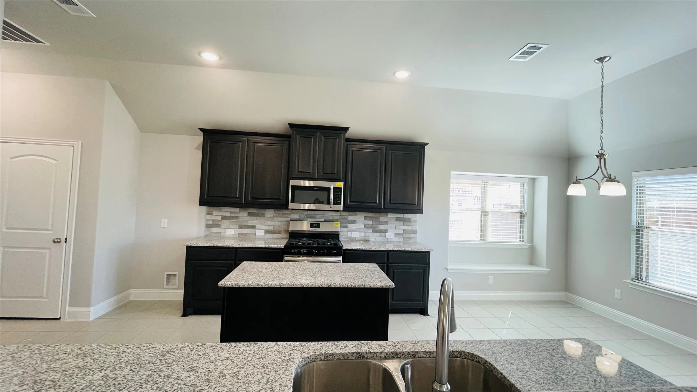Single Family Residence For Rent in Kaufman County , 325 Delaford Drive, Forney, Texas 75126, 4 Bedroom, 2 Bathroom, 2 Garage spaces, 2,064 Sqft, built in 2021, mls#21351245, Real Estate Agent in Forney, Homes For Rent in Kaufman county, Homes For Rent in Forney, Realtor in Forney Texas, Real Estate Brokerage Independent Realty Texas, Luminita Cordes Realtor