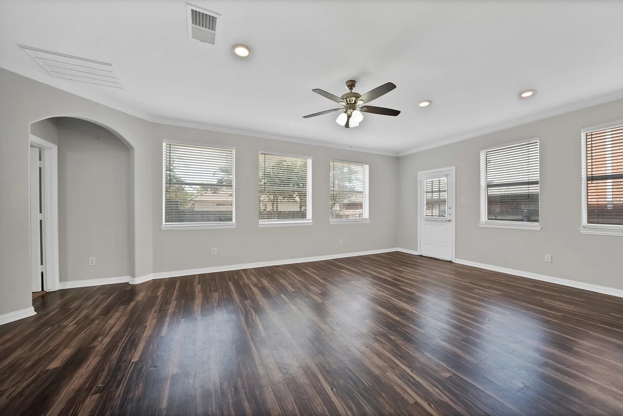 Single Family Residence For Sale in Tarrant County , 4833 Bridle Path Way, Fort Worth, Texas 76244, 4 Bedroom, 4 Bathroom, 2 Garage spaces, 2,543 Sqft, built in 2001, mls#21351189, Real Estate Agent in Fort Worth, Homes For Sale in Tarrant county, Homes For Sale in Fort Worth, Realtor in Fort Worth Texas, Real Estate Brokerage Independent Realty Texas, Luminita Cordes Realtor