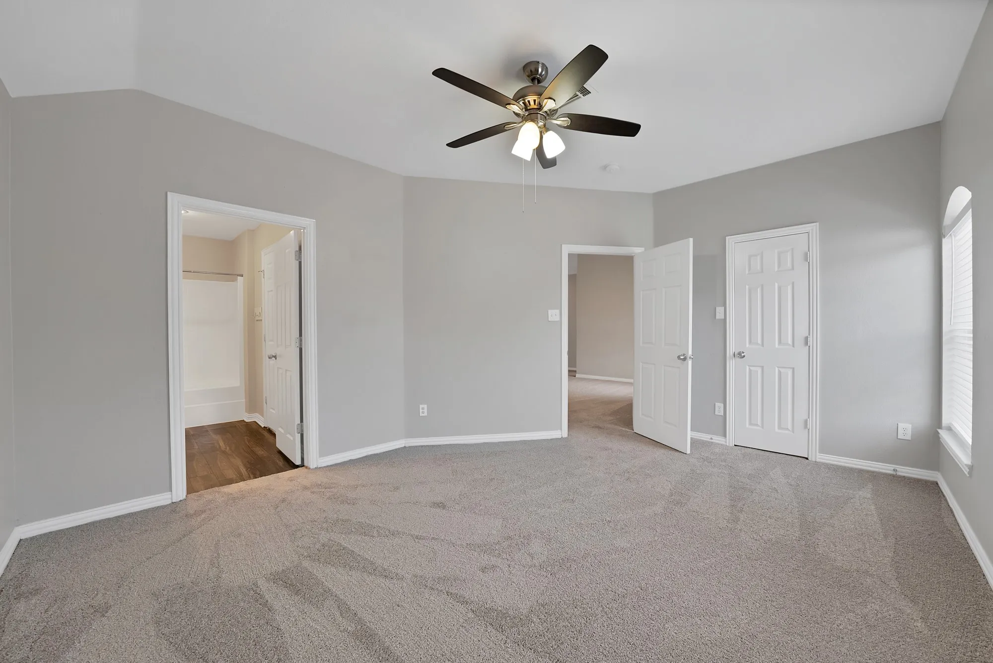 Single Family Residence For Sale in Tarrant County , 4833 Bridle Path Way, Fort Worth, Texas 76244, 4 Bedroom, 4 Bathroom, 2 Garage spaces, 2,543 Sqft, built in 2001, mls#21351189, Real Estate Agent in Fort Worth, Homes For Sale in Tarrant county, Homes For Sale in Fort Worth, Realtor in Fort Worth Texas, Real Estate Brokerage Independent Realty Texas, Luminita Cordes Realtor