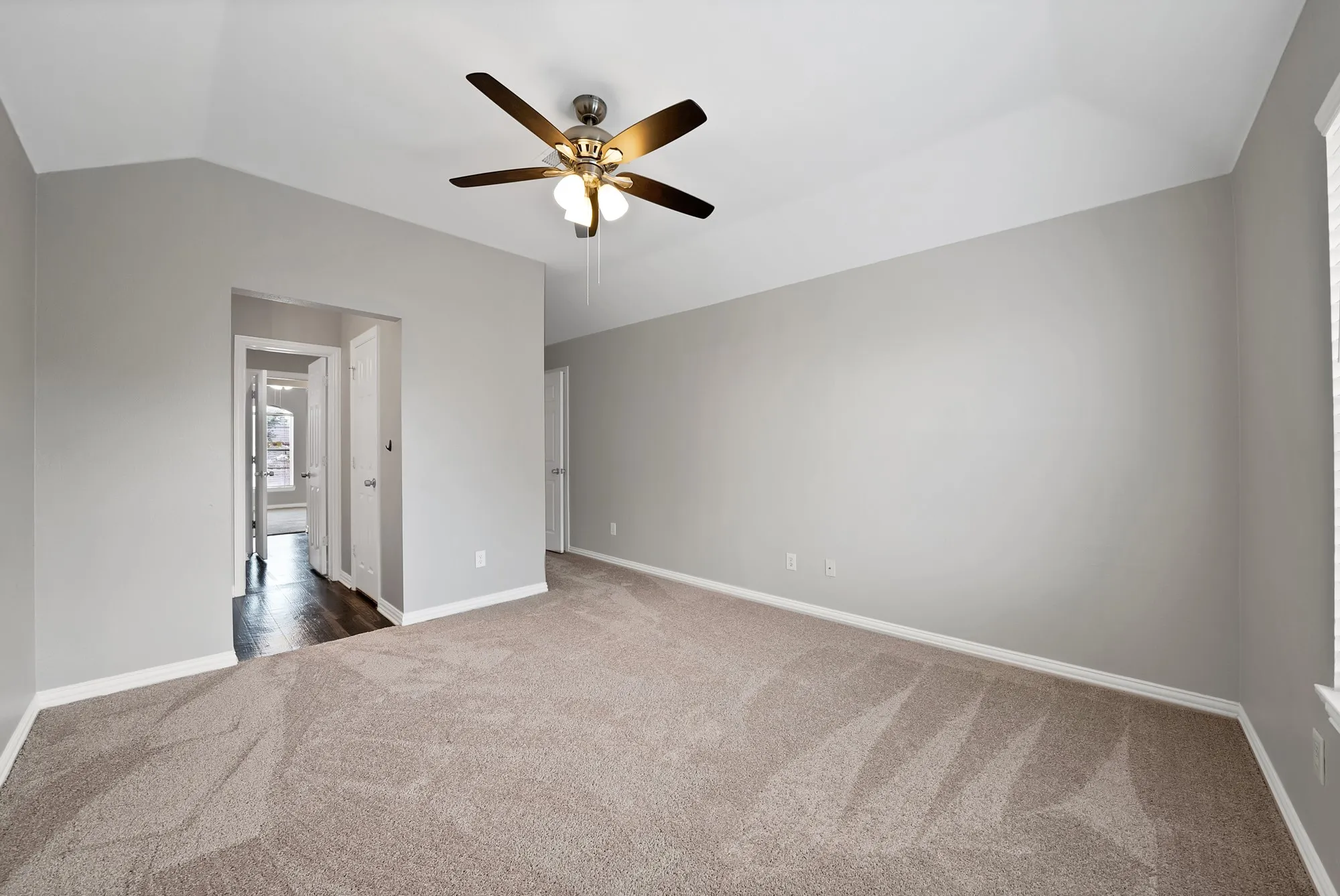 Single Family Residence For Sale in Tarrant County , 4833 Bridle Path Way, Fort Worth, Texas 76244, 4 Bedroom, 4 Bathroom, 2 Garage spaces, 2,543 Sqft, built in 2001, mls#21351189, Real Estate Agent in Fort Worth, Homes For Sale in Tarrant county, Homes For Sale in Fort Worth, Realtor in Fort Worth Texas, Real Estate Brokerage Independent Realty Texas, Luminita Cordes Realtor