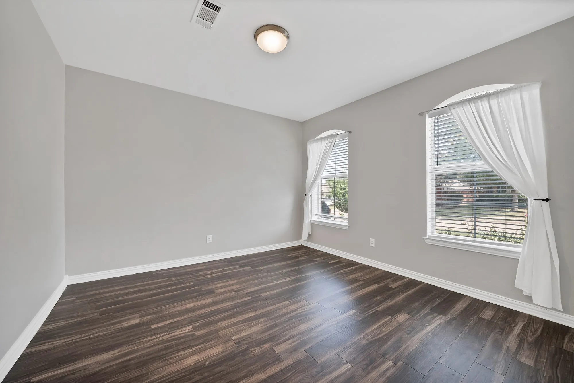 Single Family Residence For Sale in Tarrant County , 4833 Bridle Path Way, Fort Worth, Texas 76244, 4 Bedroom, 4 Bathroom, 2 Garage spaces, 2,543 Sqft, built in 2001, mls#21351189, Real Estate Agent in Fort Worth, Homes For Sale in Tarrant county, Homes For Sale in Fort Worth, Realtor in Fort Worth Texas, Real Estate Brokerage Independent Realty Texas, Luminita Cordes Realtor