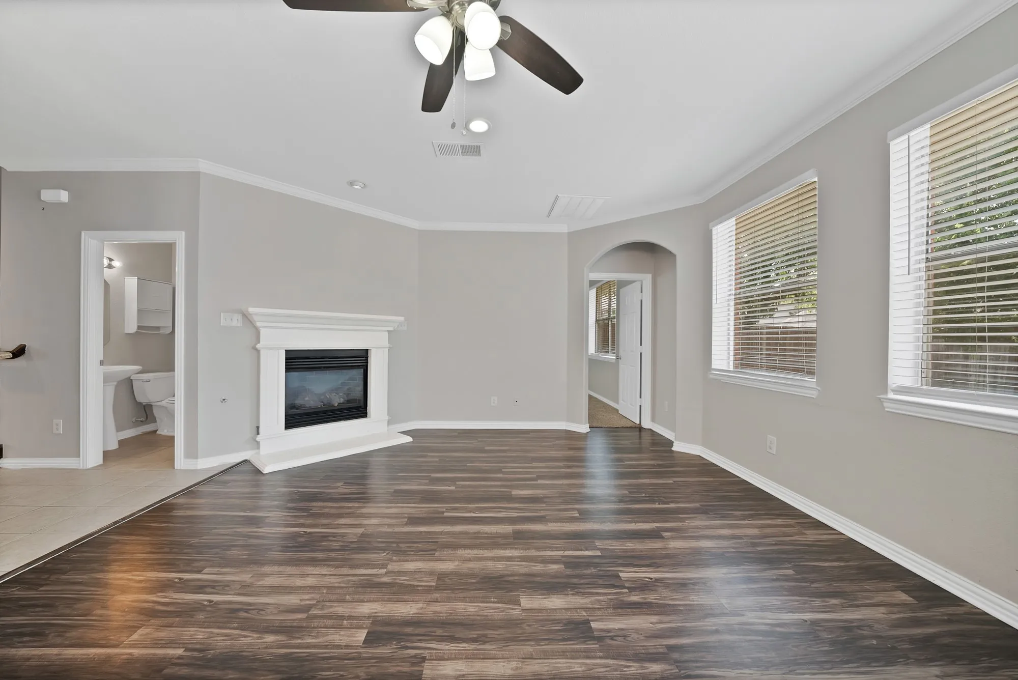 Single Family Residence For Sale in Tarrant County , 4833 Bridle Path Way, Fort Worth, Texas 76244, 4 Bedroom, 4 Bathroom, 2 Garage spaces, 2,543 Sqft, built in 2001, mls#21351189, Real Estate Agent in Fort Worth, Homes For Sale in Tarrant county, Homes For Sale in Fort Worth, Realtor in Fort Worth Texas, Real Estate Brokerage Independent Realty Texas, Luminita Cordes Realtor
